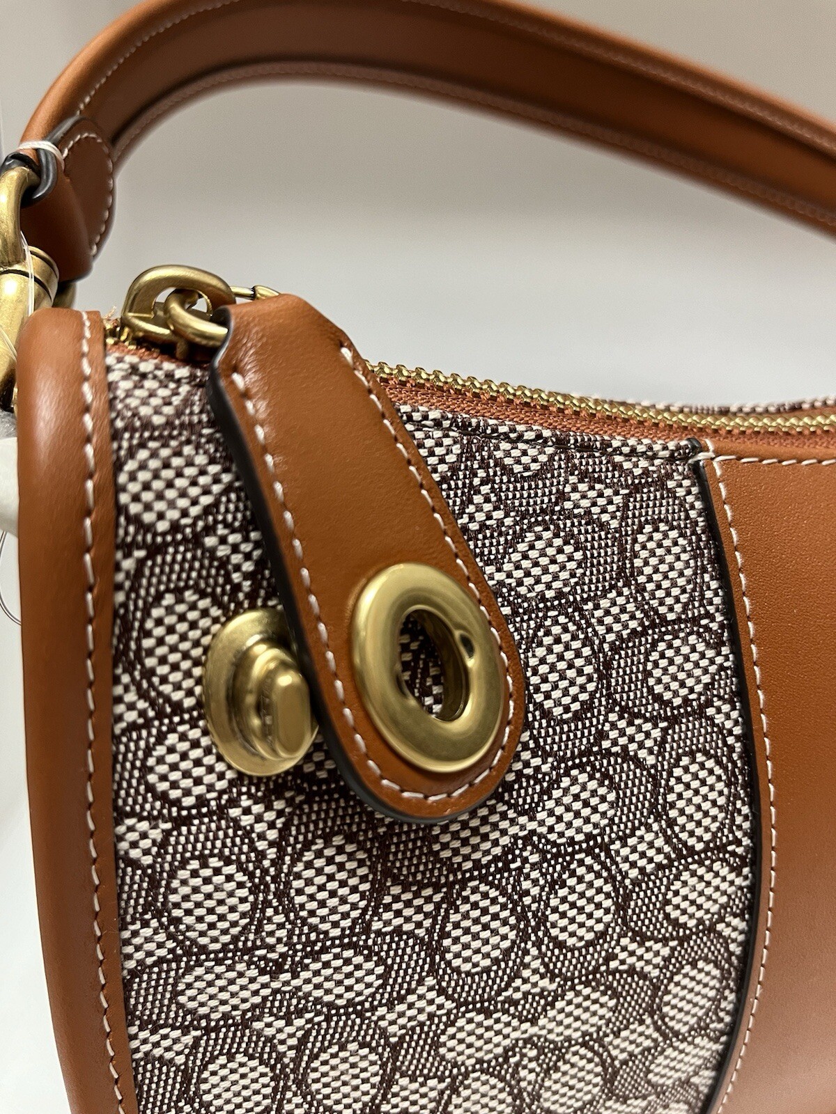 Coach Swinger leather Bag In Micro Signature Jacquard CM559