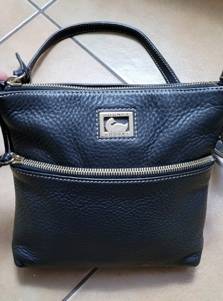 Dooney & Bourke Black Pebbled Crossbody Bag Pink Lined Zip Gold Hardware