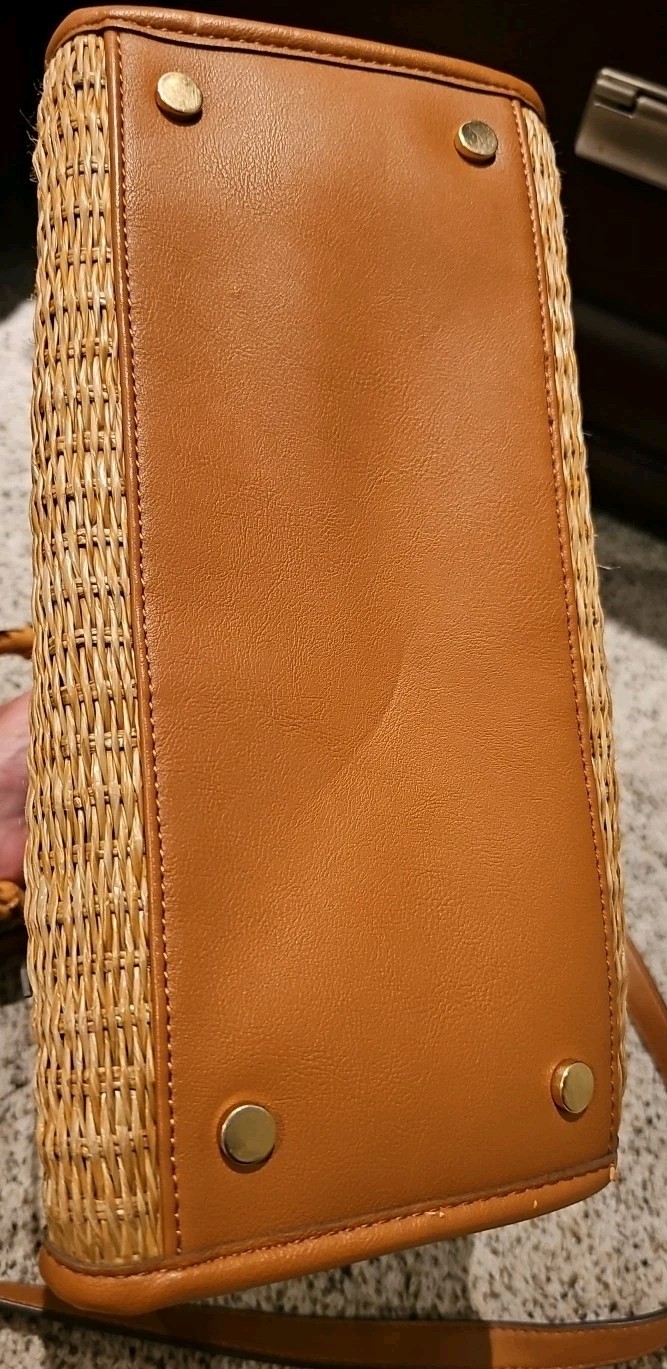 INC INTERNATIONAL CONCEPTS CROSSBODY PURSE MED STRAW FAUX LEATHER BAMBOO HANDLES