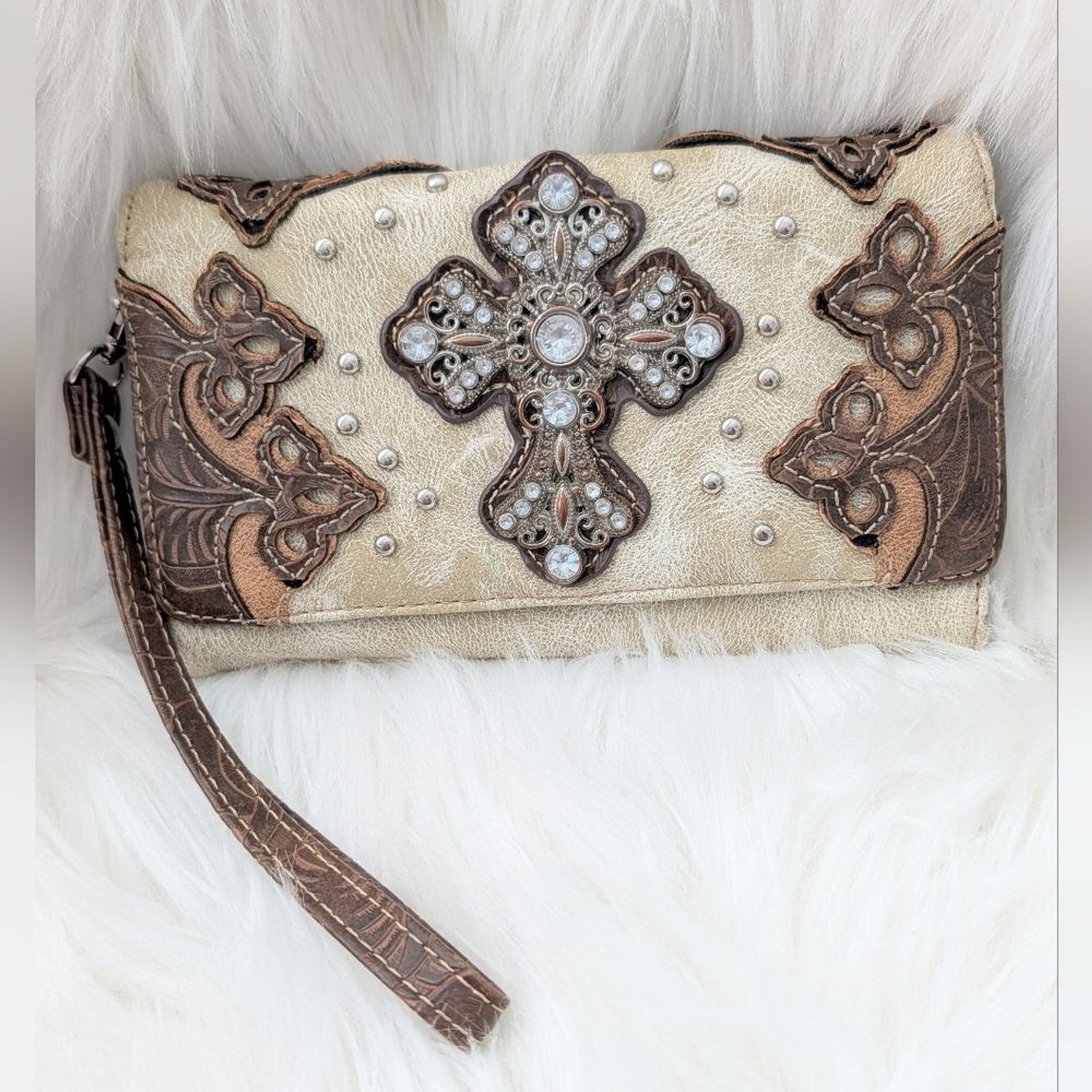 Cowgirl Western Cross Embellished Rhinestone Carry Handbag Wallet.