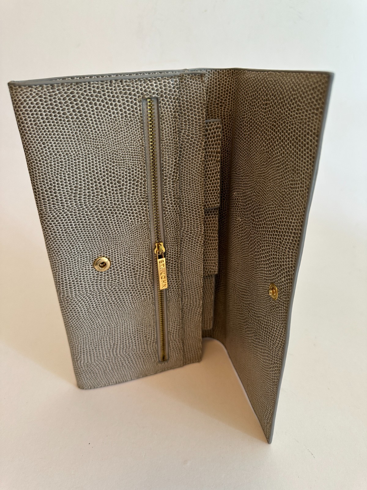 St John Wallet Organizer Clutch 9.5 Inch Embossed Leather Lizard Print Gray Nice
