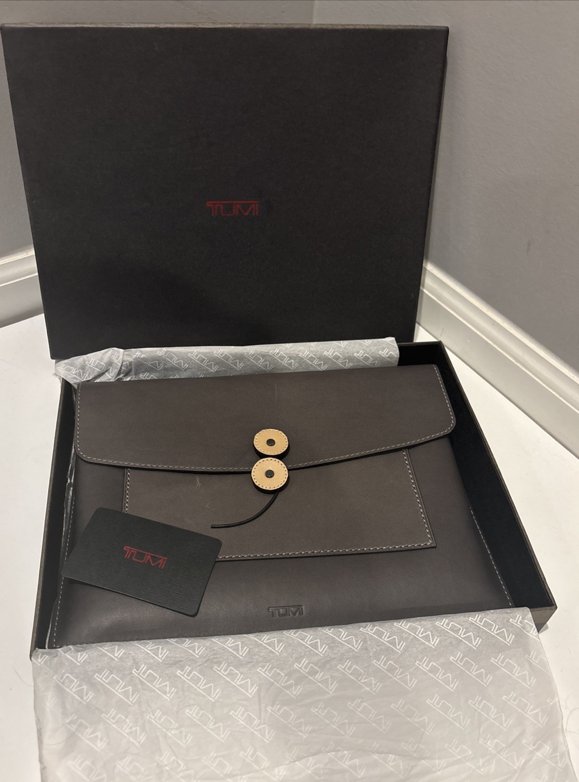 NIB Tumi Santa Monica Lincoln Gray Leather Envelope Clutch 10.75″x8″x.5″ New!!