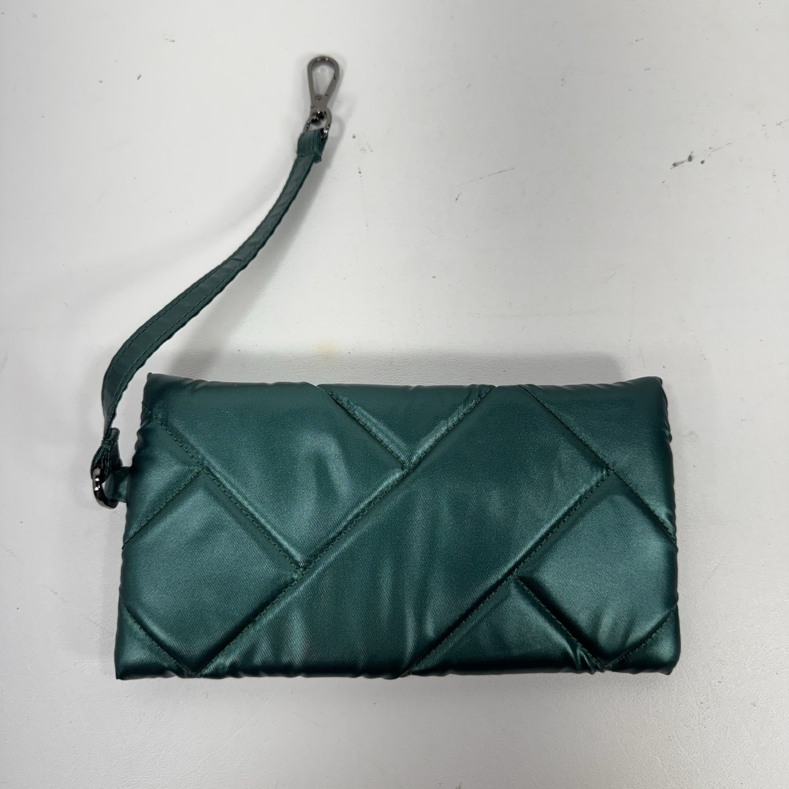 Lug Sway Zip Pouch Wallet Wristlet Wickedly Green Quilted w/ Clip