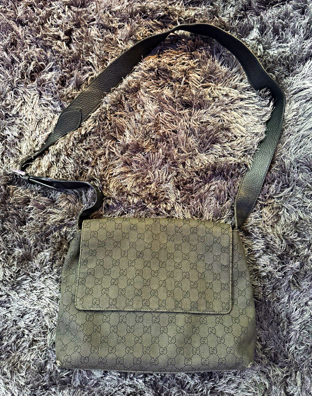 Gucci GG Pattern Black Crossbody Bag Magnetic Flap, Adjustable Strap Silver