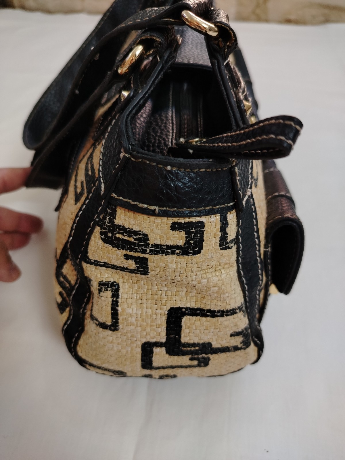 GUESS Y2K Logo Shoulder Bag Black Beige Woven Straw Satchel Handbag Vintage