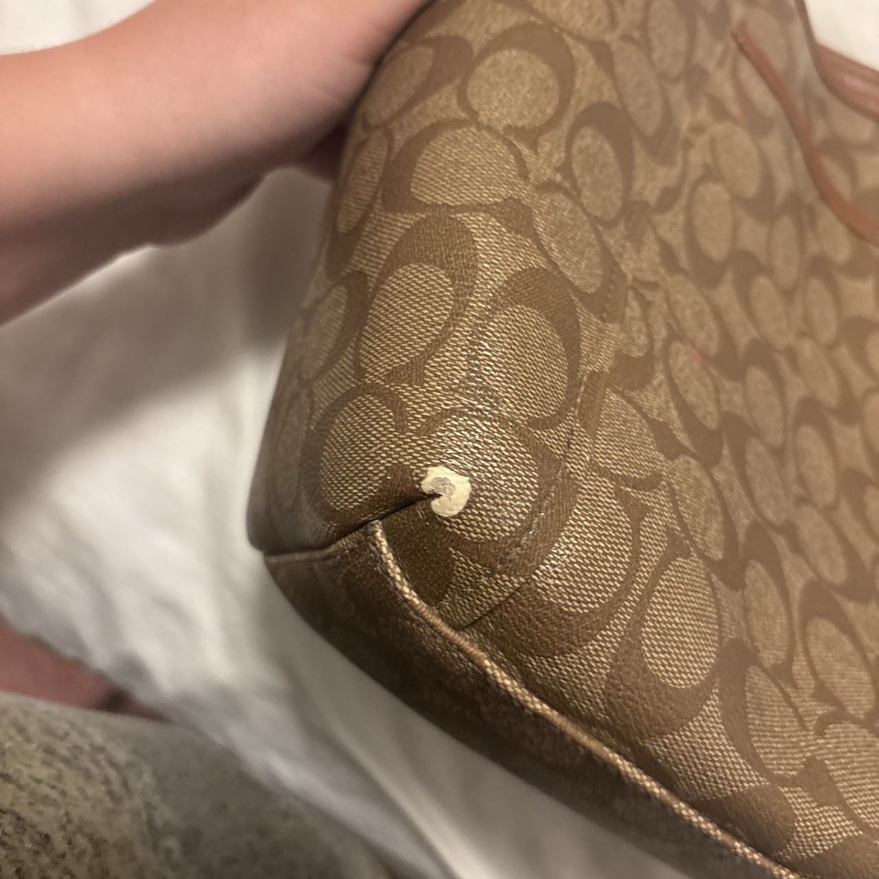 Coach Signature Logo Shoulder Bag Zip Top Brown/Tan Gold Hardware Inner Pockets