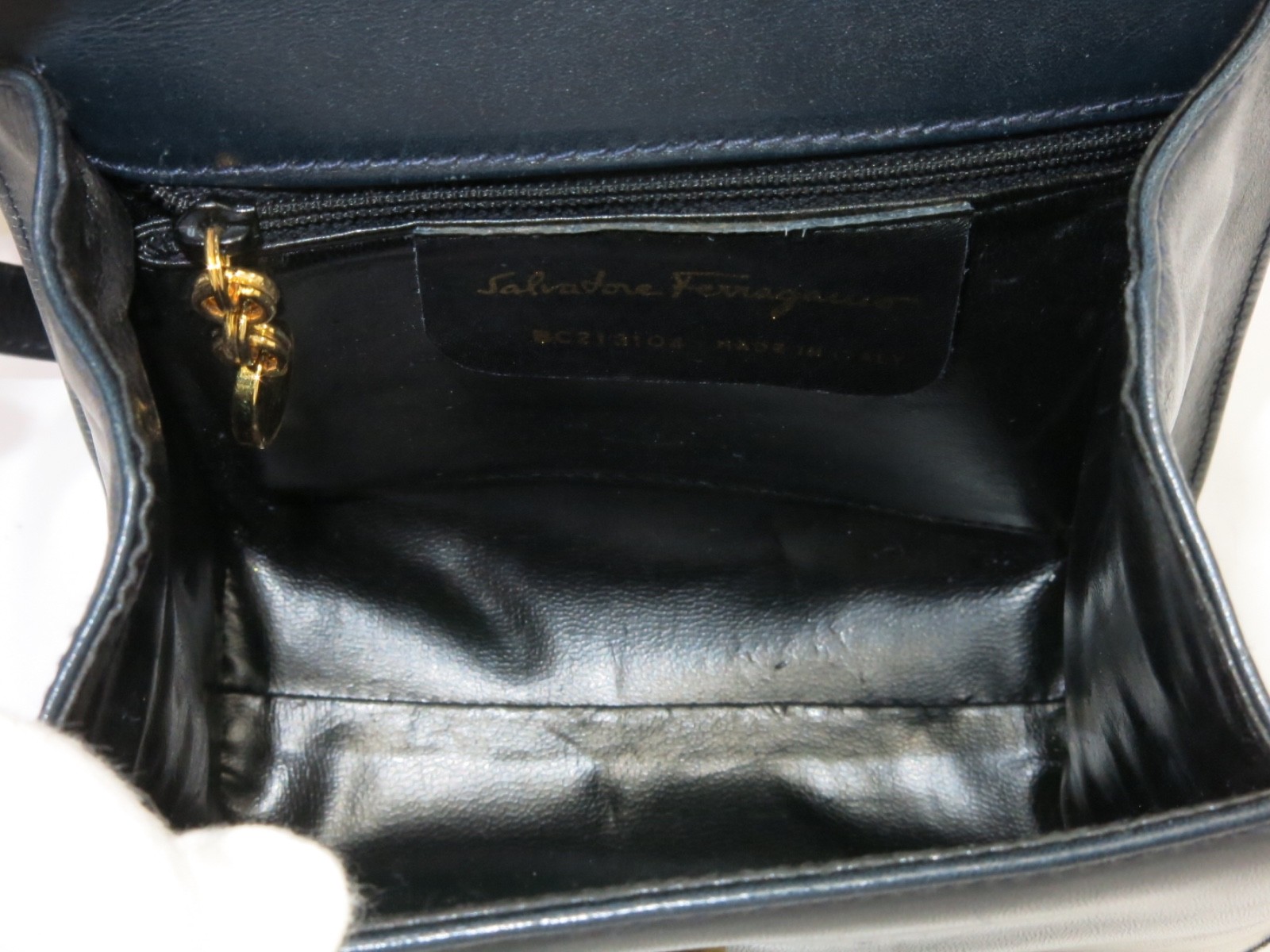 Auth Ferragamo Vara Hand bag & Shoulder bag Black Vara Handle 18715208