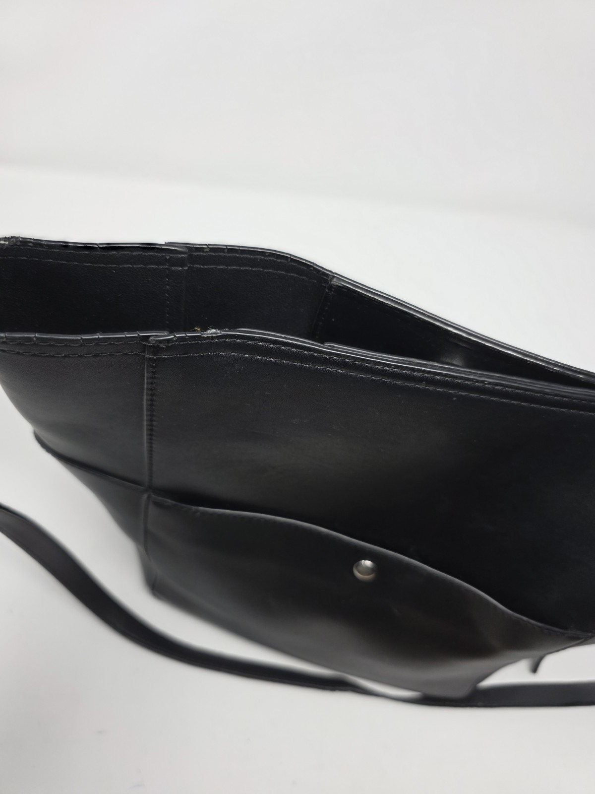 BROMEN Black Shoulder Bag Magnetic Zip Closure Buckle Accent Inner Pockets