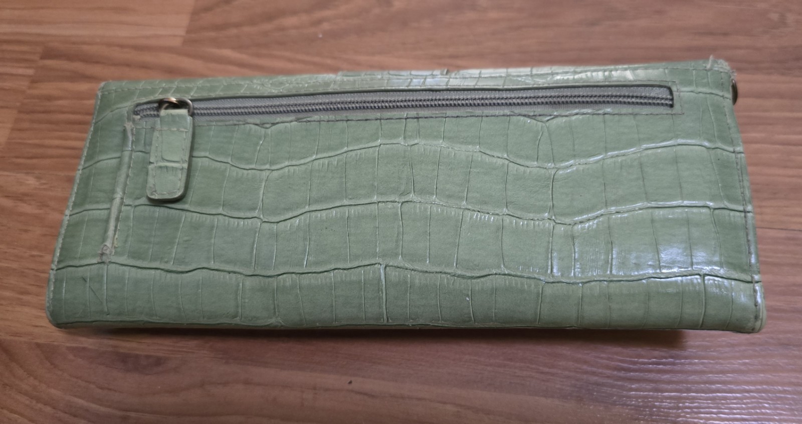 Alligator Embossed Green Leather Wallet