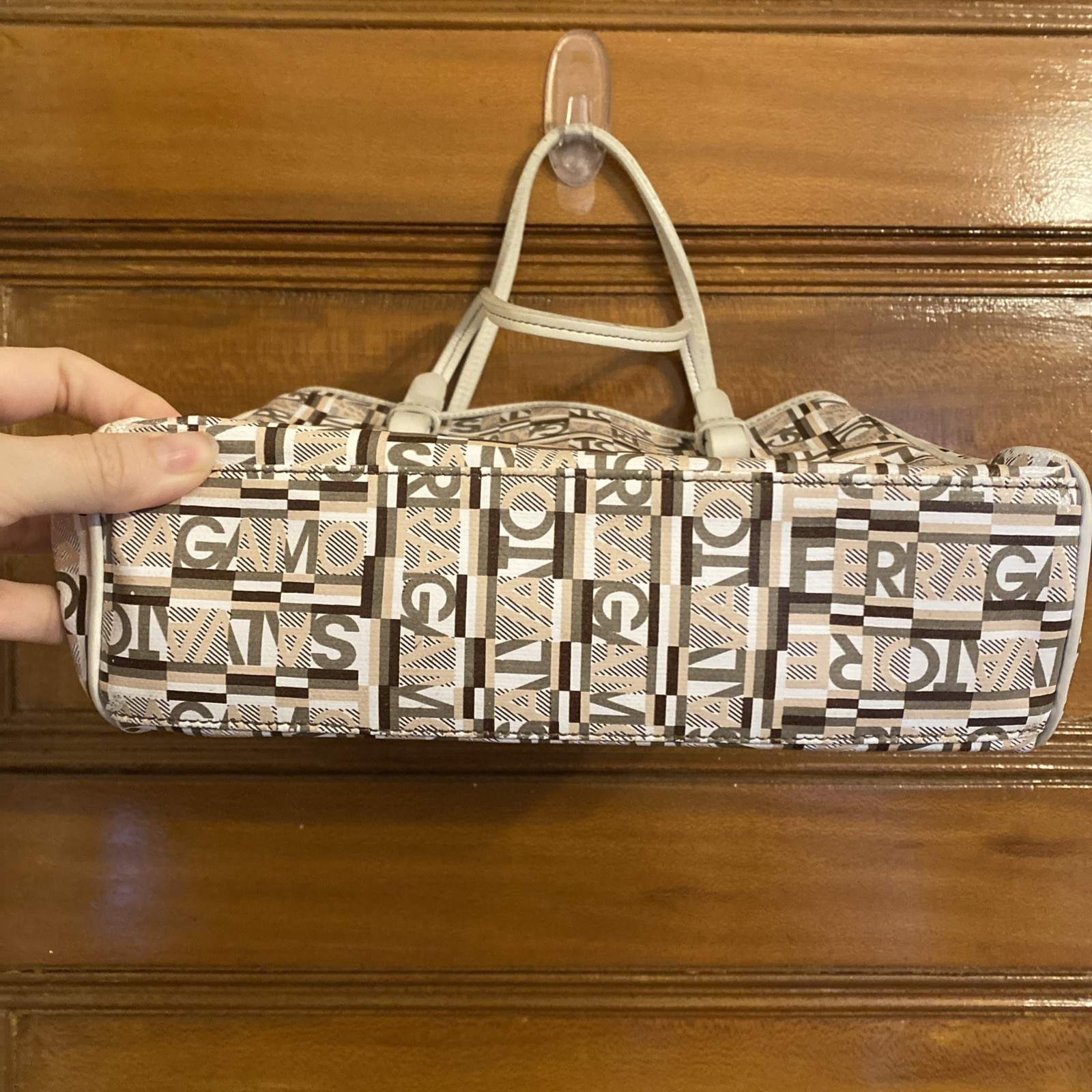 Salvatore Ferragamo Bianco Leather Handbag White Multi-Color Women’s Used
