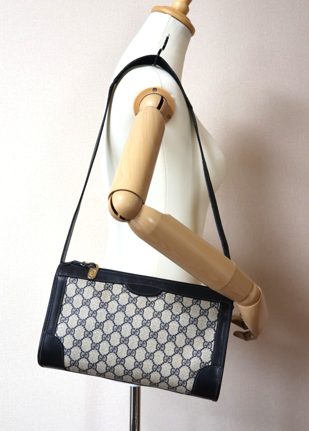GUCCI VINTAGE GG Supreme Shoulder Bag Medium Classic Navy Authentic