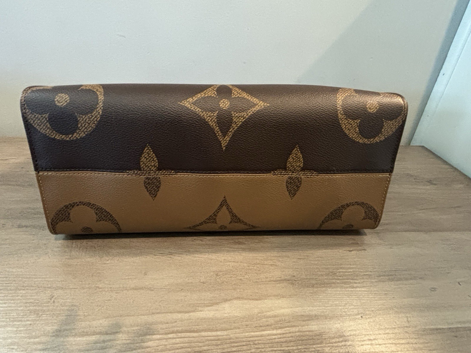 Louis Vuitton OnTheGo Reverse Monogram Mm