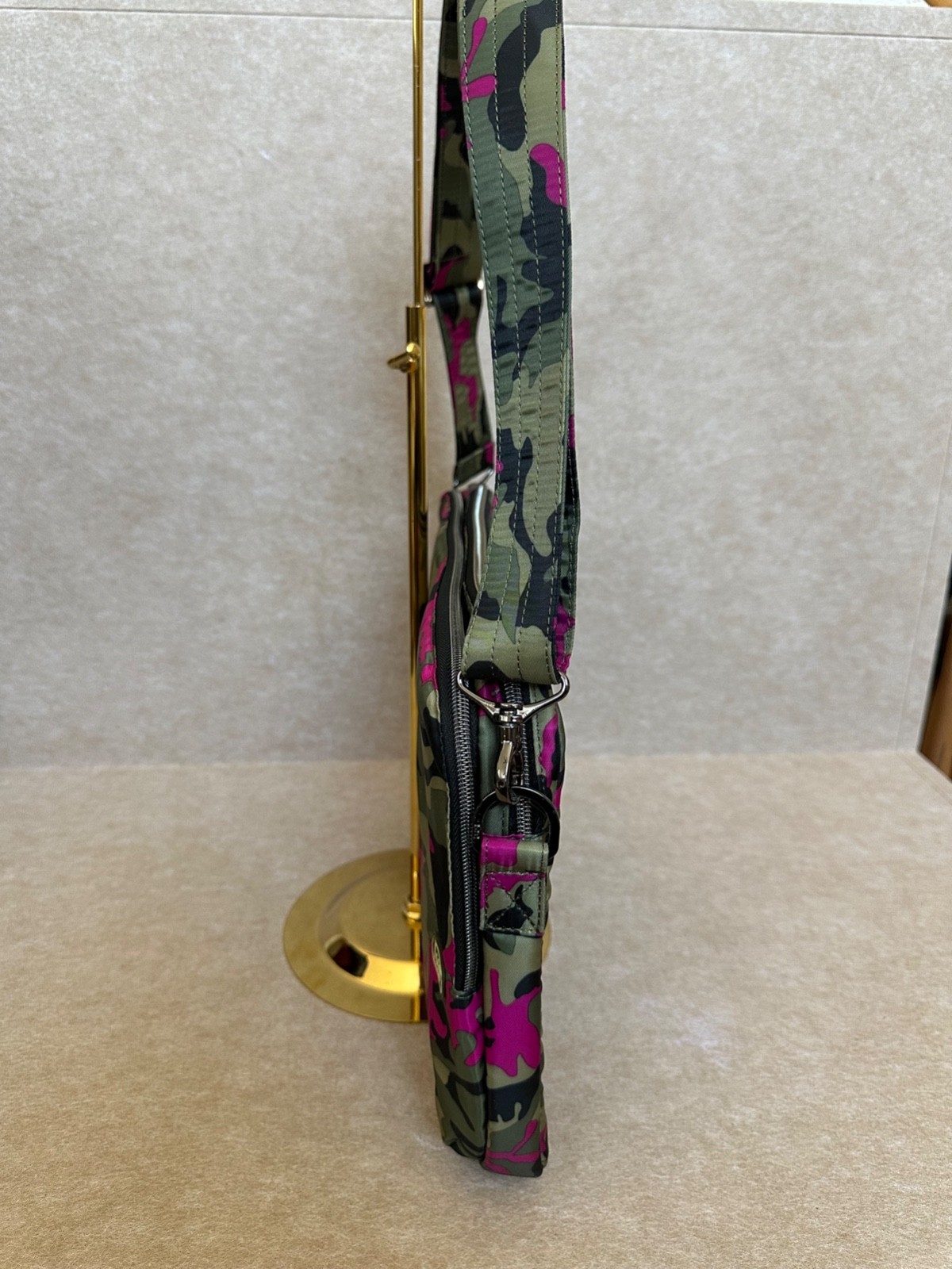 NWOT Lug Delta Orchid Camo Laptop Bag Adjustable Strap Side Handle Mouse Pad