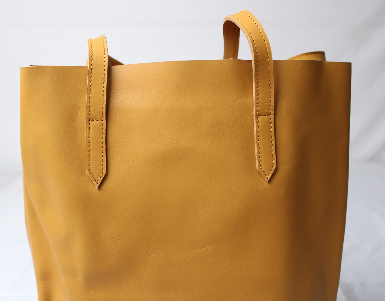 Able Women’s Selam Pull-Up Leather Magazine Tote Bag BE5 Cognac One Size