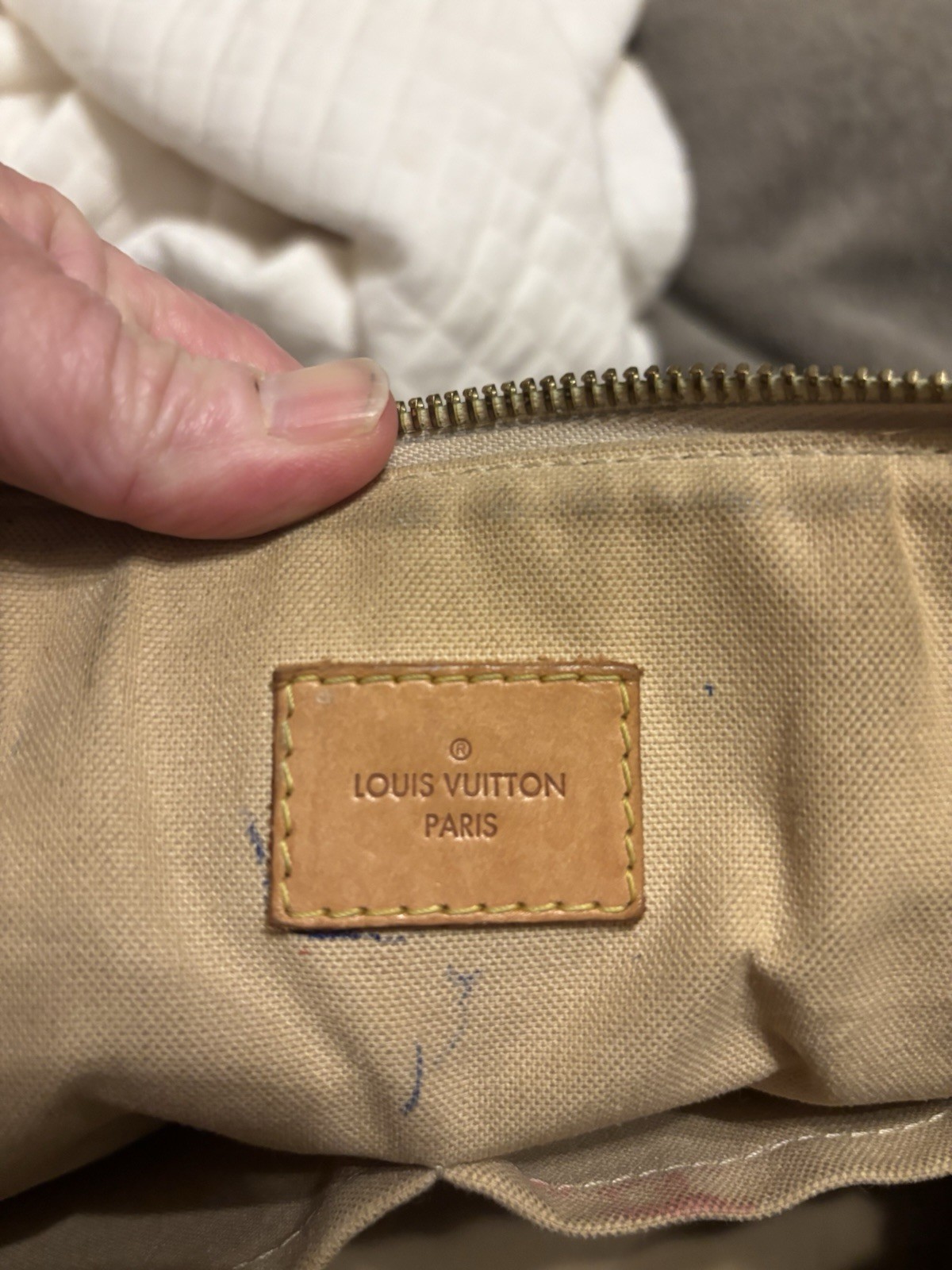 Louis Vuitton Women’s Damier Azur Shoulder Bag Medium Zip Logo Gold w/ Card