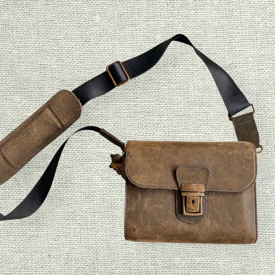 Vintage Style Vegan Leather Camera Bag Crossbody Purse Lock Key Olive Brown