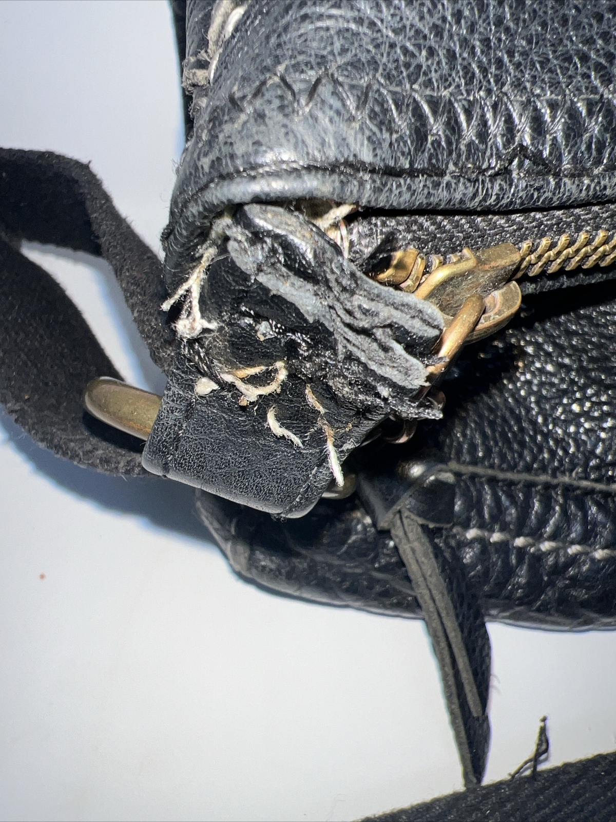 The Sak Iris Leather Cross Body Bag Purse Black See Photos! Handle Needs Sewn