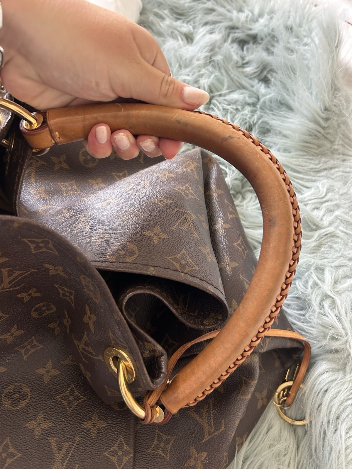 Louis Vuitton Artsy Bag