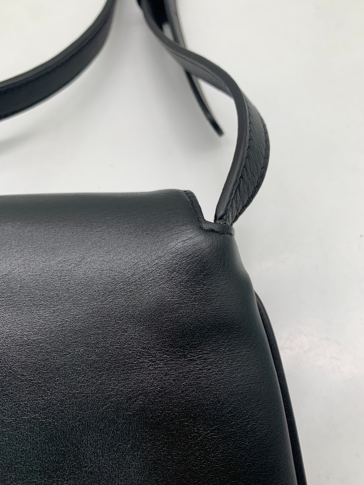 Gucci Double‑G Logo Leather Flap Crossbody Bag/WJ07204028/4028