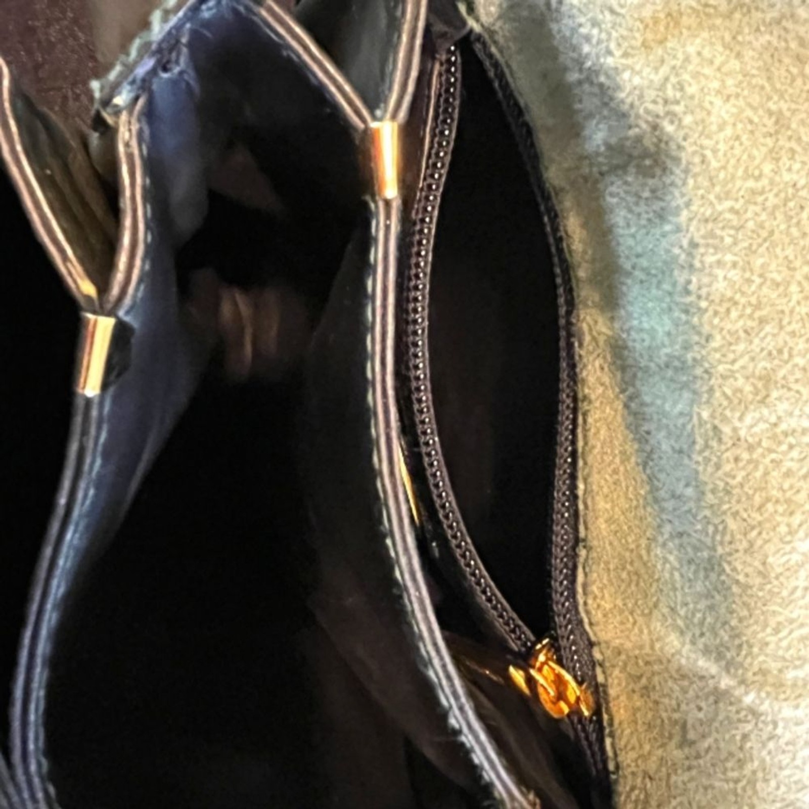 Satchi Italian Made Hunter Green Leather Crossbody With Brushed Gold Trim