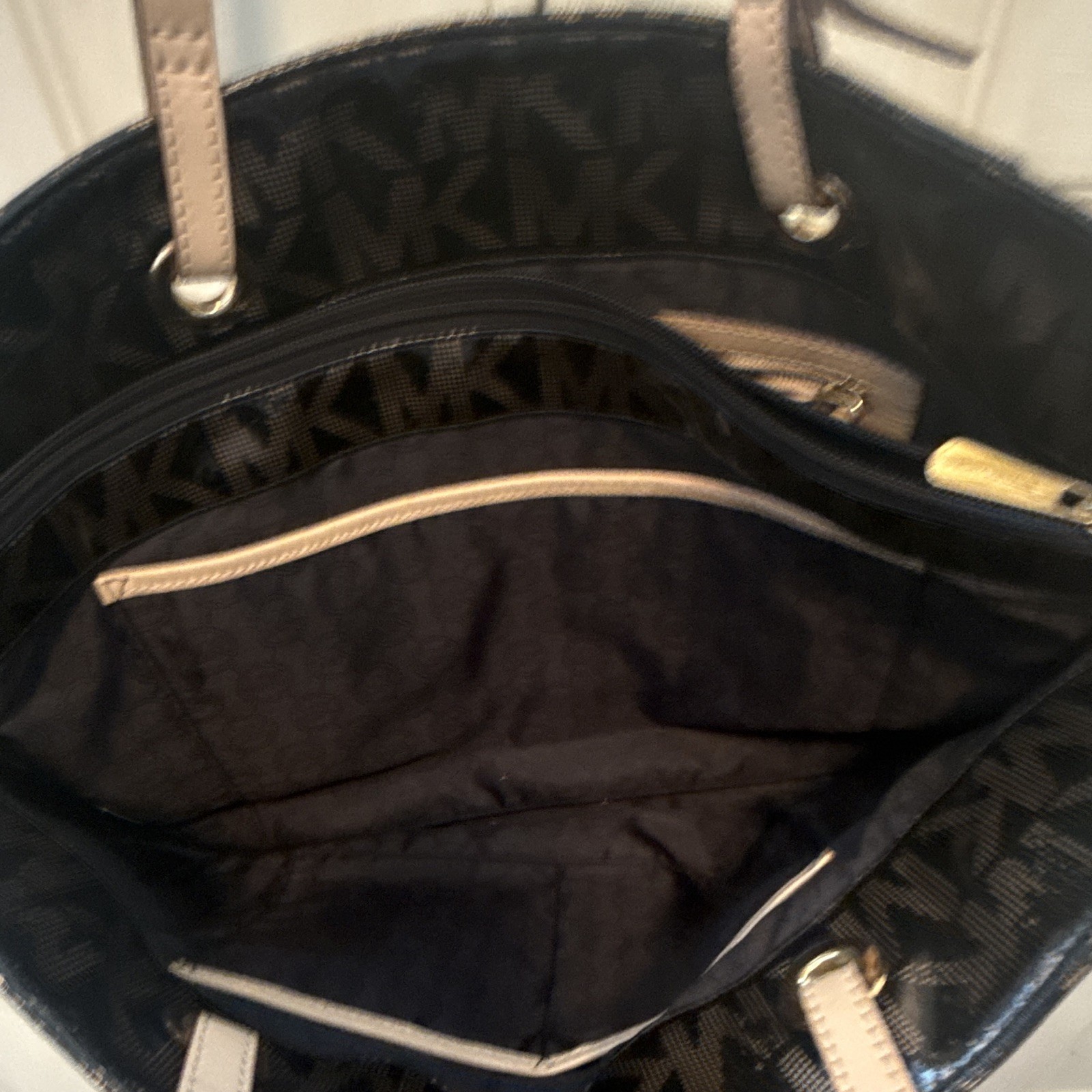 Michael Kors Monogram Black/Brown Tote Shoulder Bag Zip Inner Pockets Gold