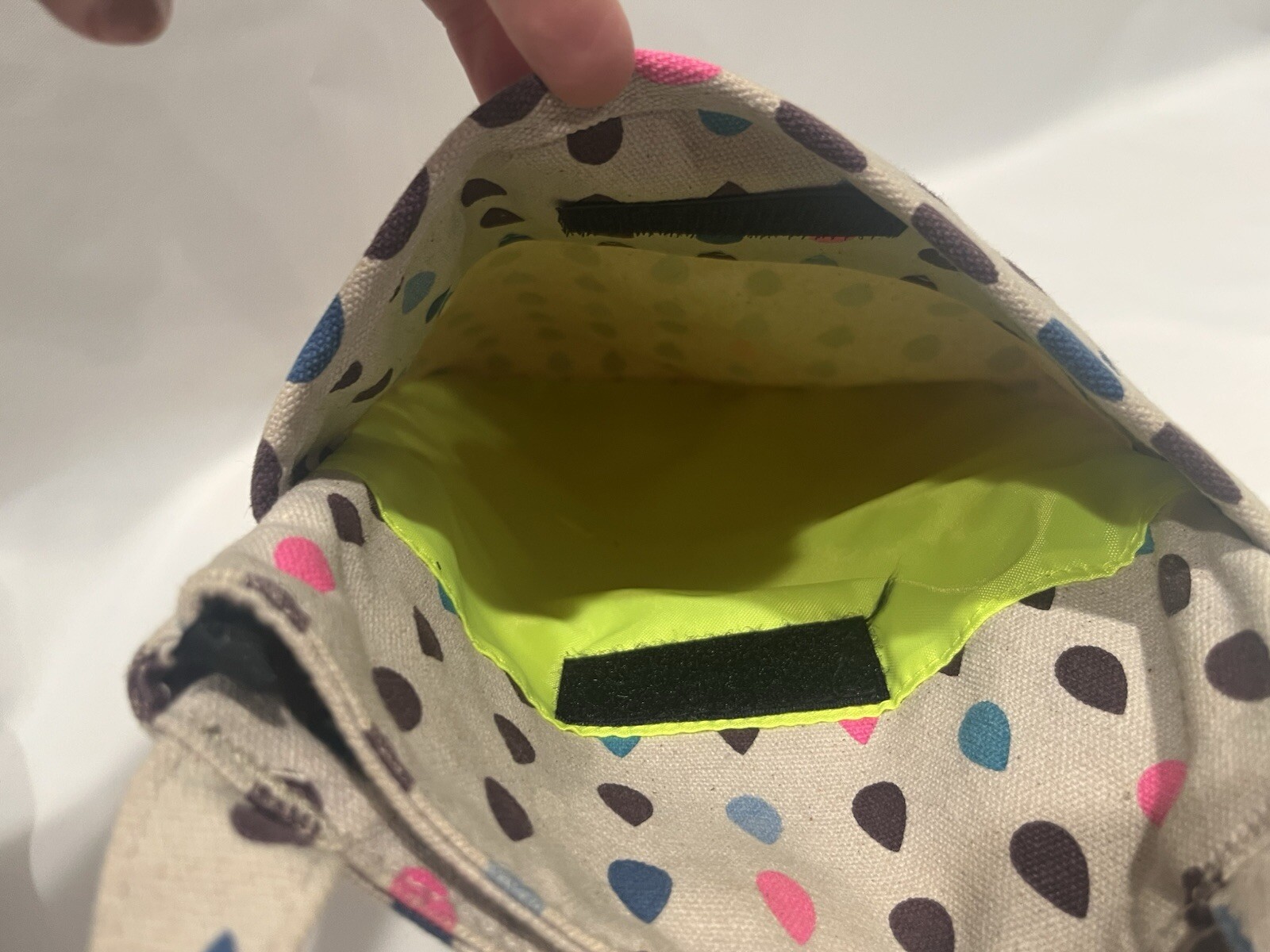 KAVU Raindrop Pattern Crossbody Purse Bag 4 Pocket Organization – Gray Blue Pink