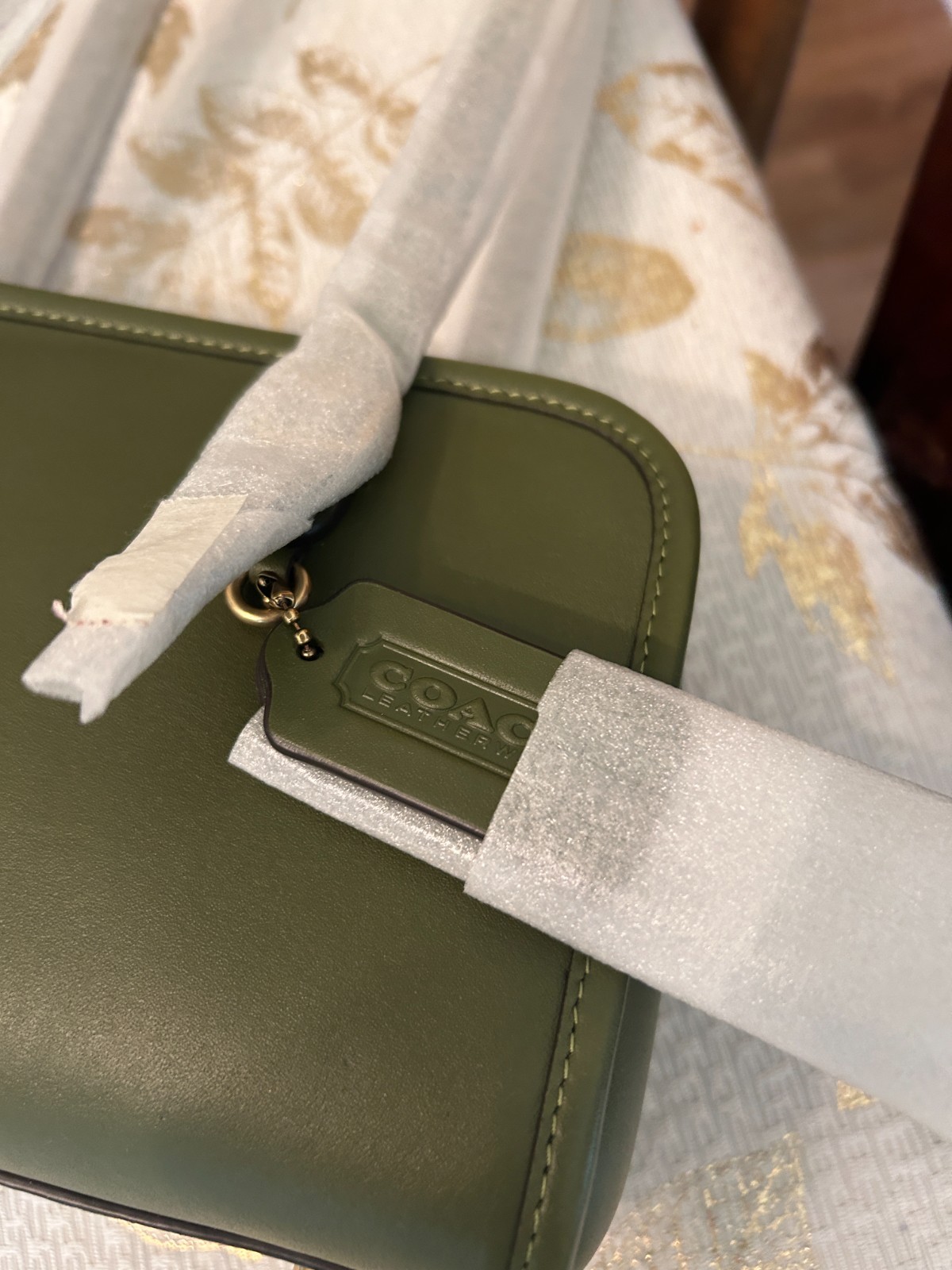 NWT! Coach Swing Zip Bag Ltd Reissue 1998 – 10″ Army Green Olive – Gorgeous!