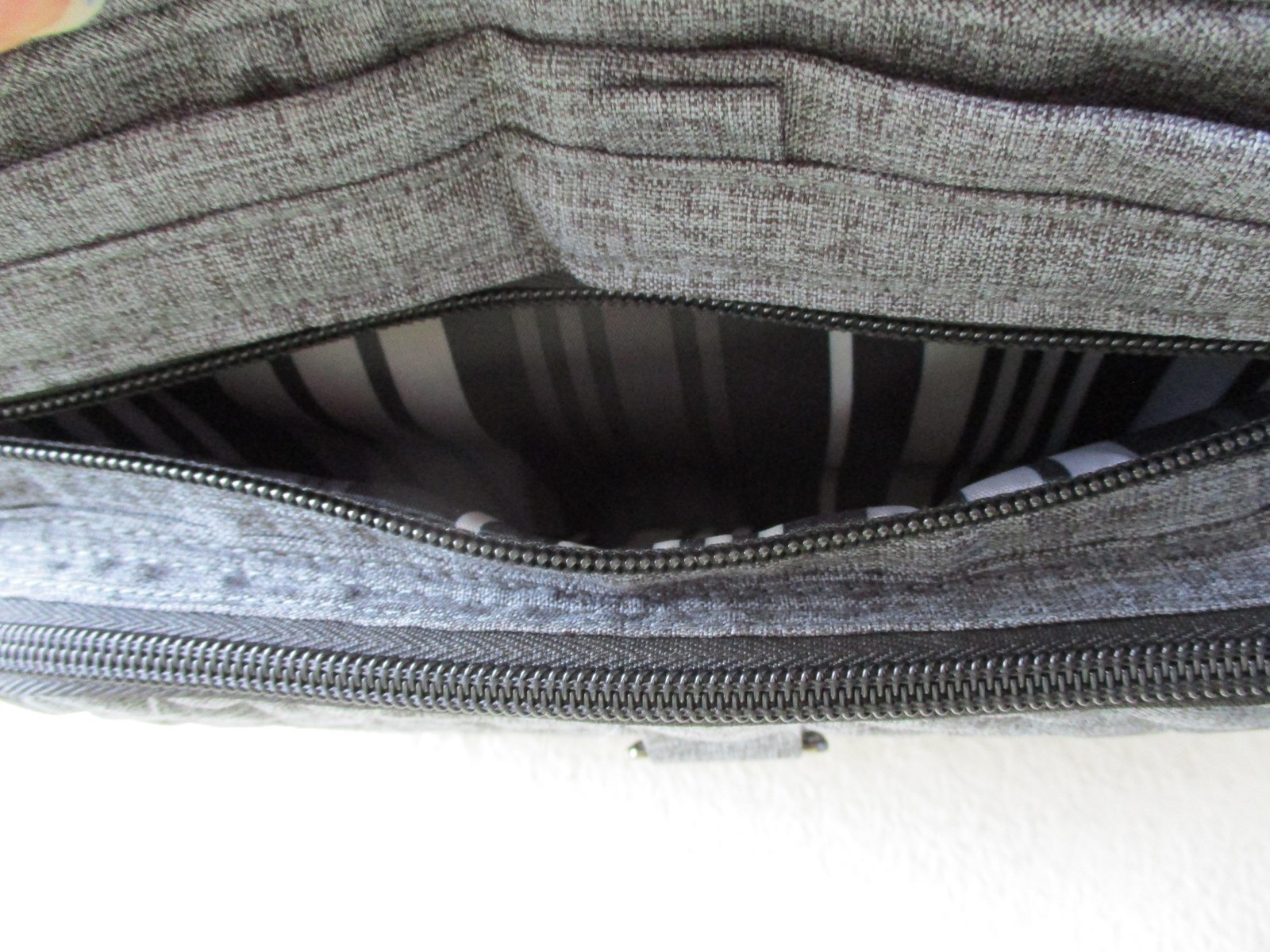 Lug Carousel XL Bag Purse Gray Quilted Crossbody Adjustable Shoulder Strap Trave