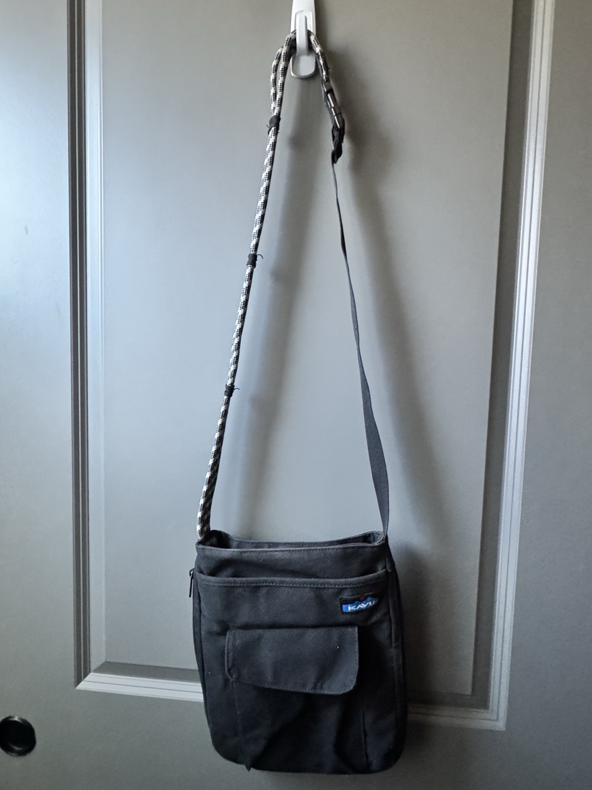 KAVU Black Canvas Crossbody Messenger Bag Adjustable Rope Strap Casual