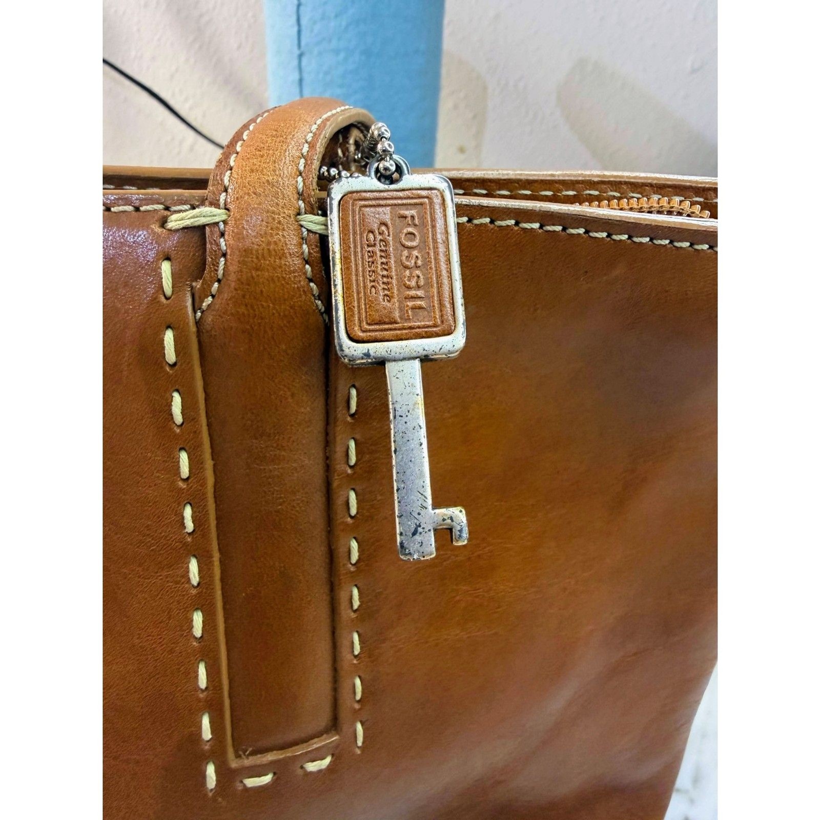 Fossil Cognac Brown Leather Shoulder Bag Tote Purse Vintage Key Charm 75082