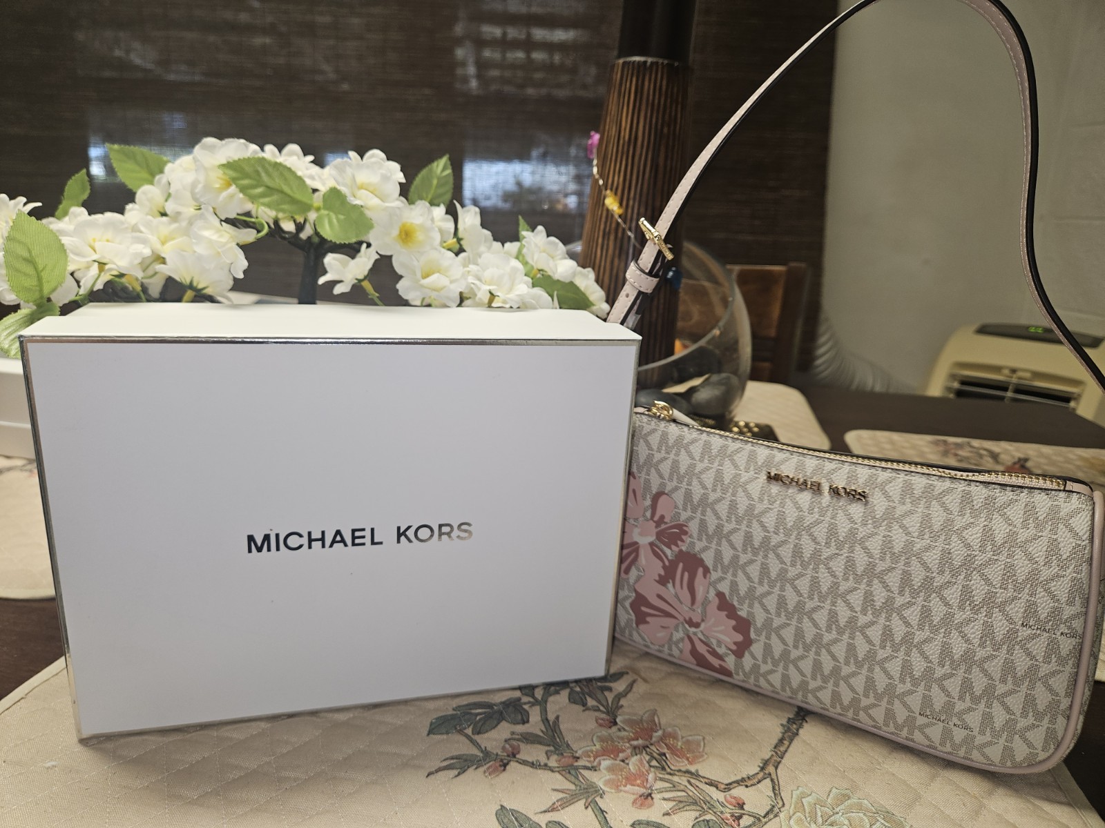 MICHAEL KORS Jet Set Floral Stamp MK Logo Soft Pink Md Pouchette w/GIFT BOX$158