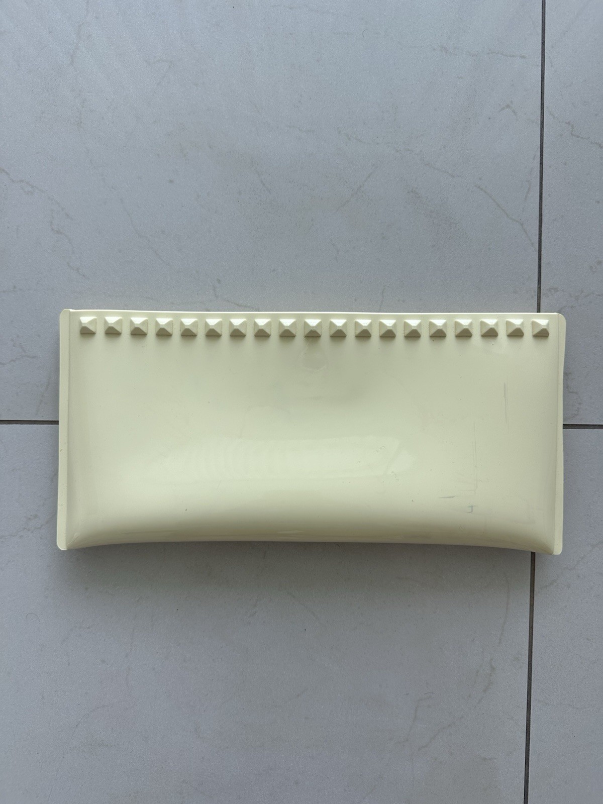 Carmen Sol Julian Clutch in Butter Yellow