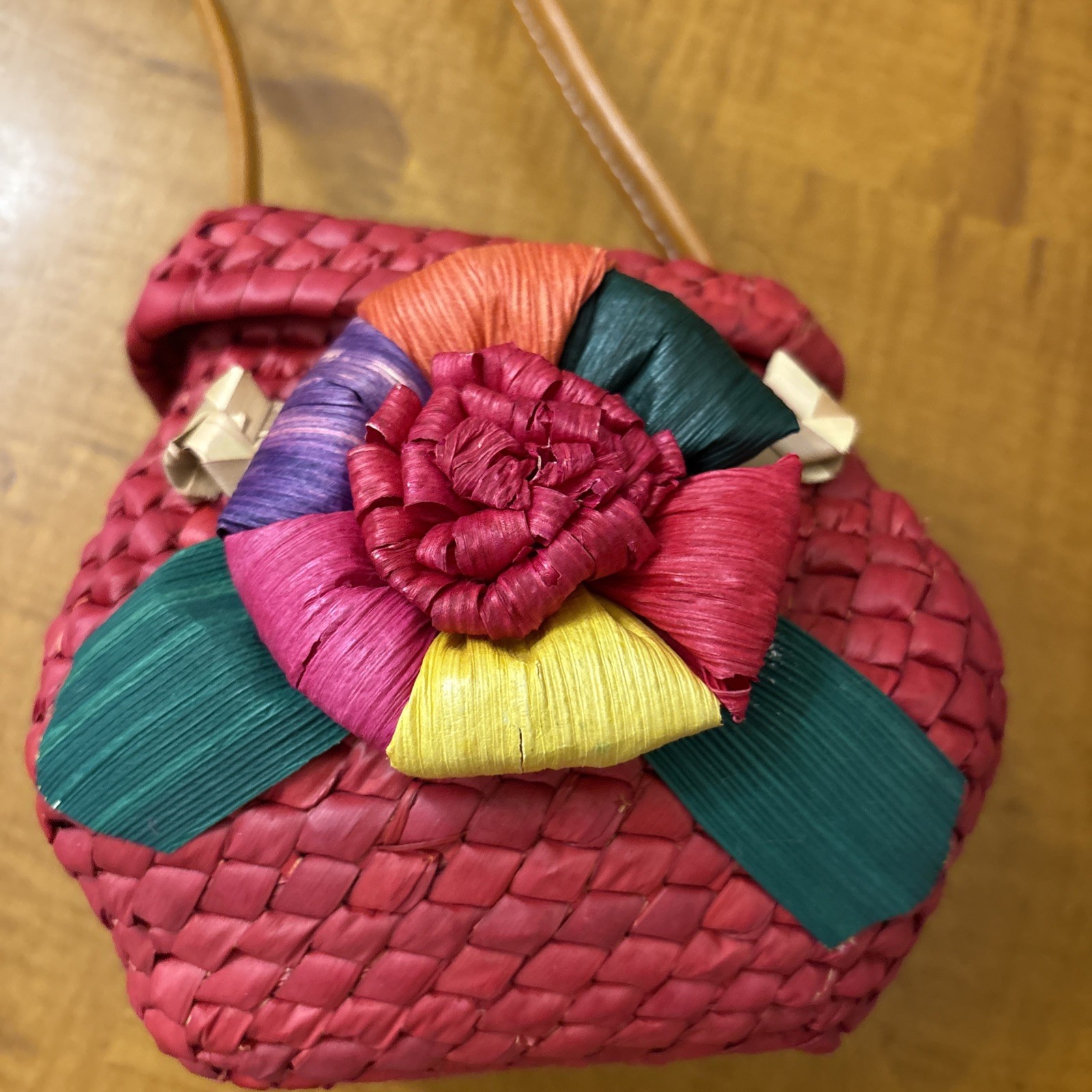 Small hand weave purse corn husk flower Detail