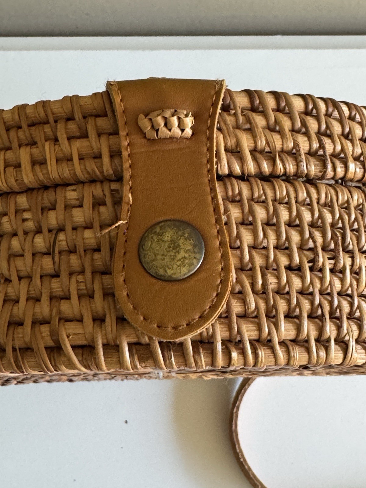 Round Brown Crossbody Bag Detachable Strap Snap Closure Lined Gold Tone Women