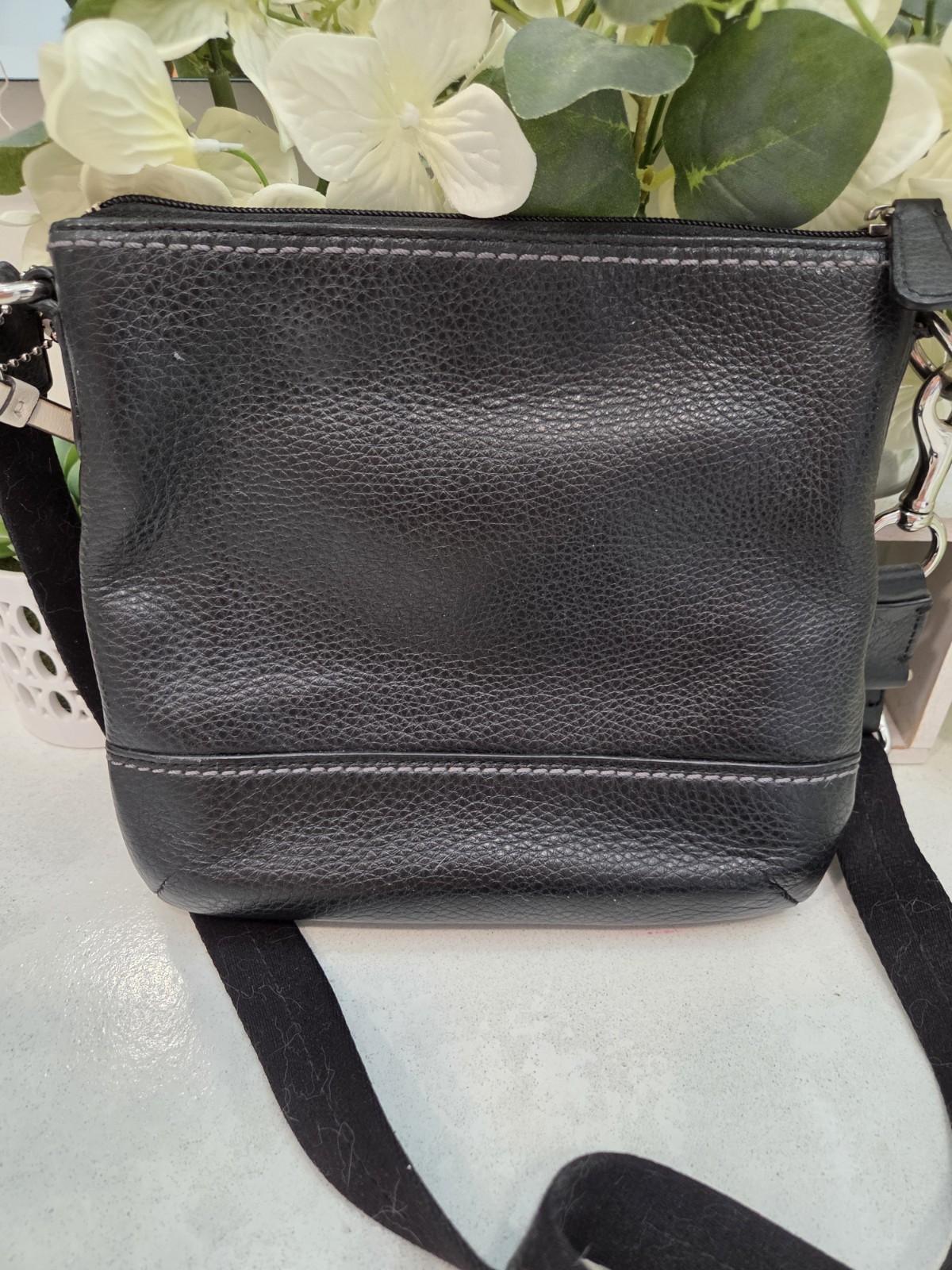 Coach Vintage Black Pebbled Leather Turnlock Handbag Emerald Interior