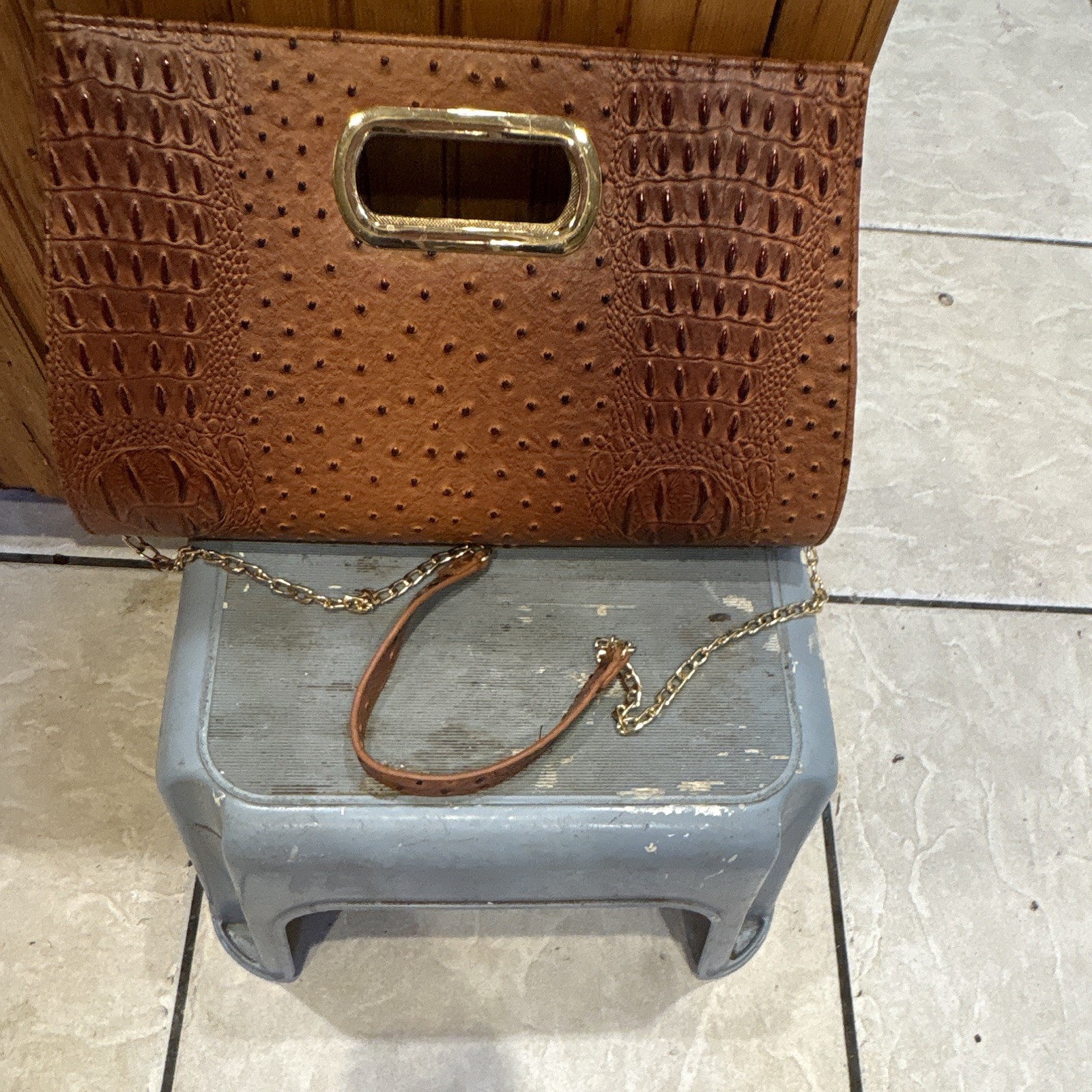 Brown Croc Embossed Shoulder Bag Gold Chain Strap Zip Closure Small Lined