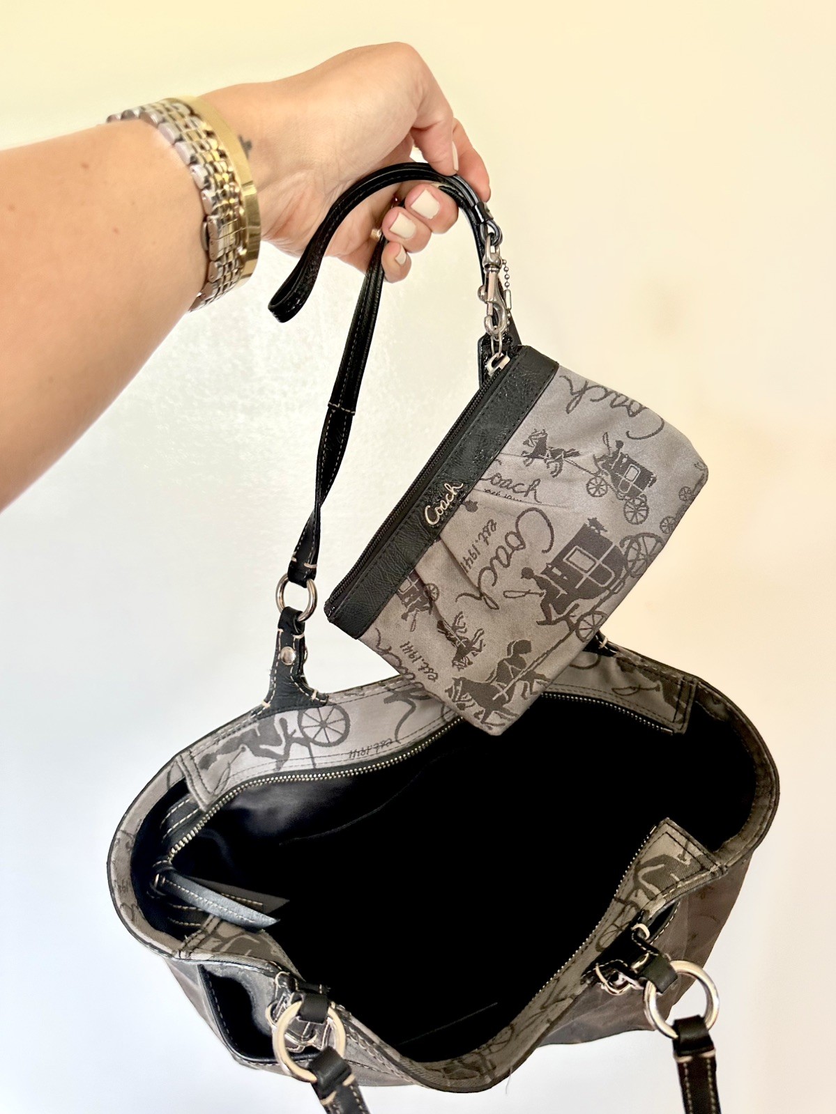 Coach Horse & Carriage East West Gallery Tote Gray Black + Wristlet