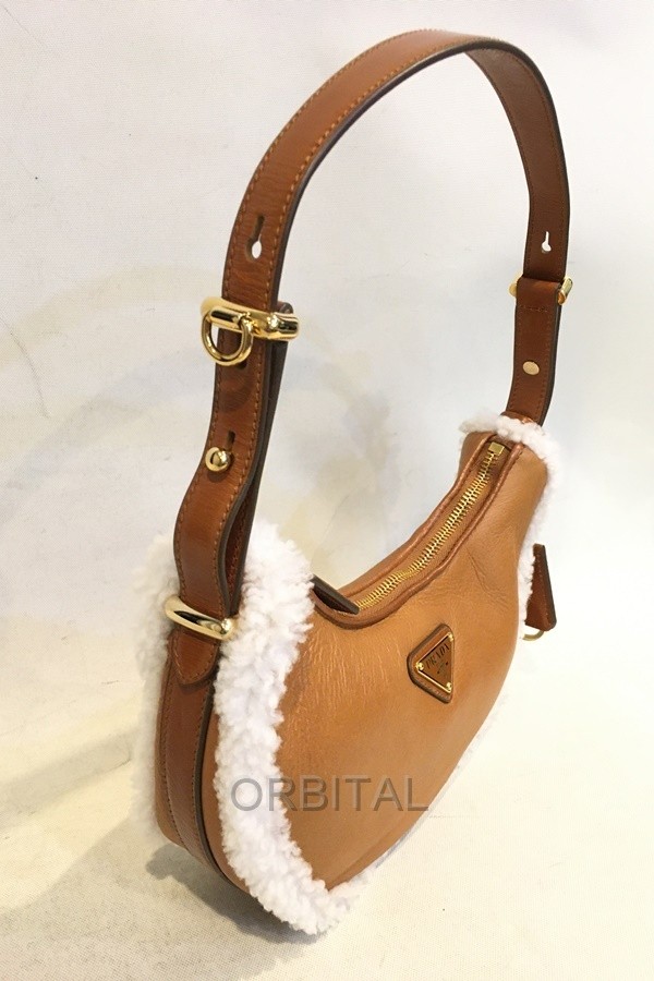 Futako Tamagawa) PRADA Arke Small Leather Shoulder Bag Mouton 1BC194 484 000 yen