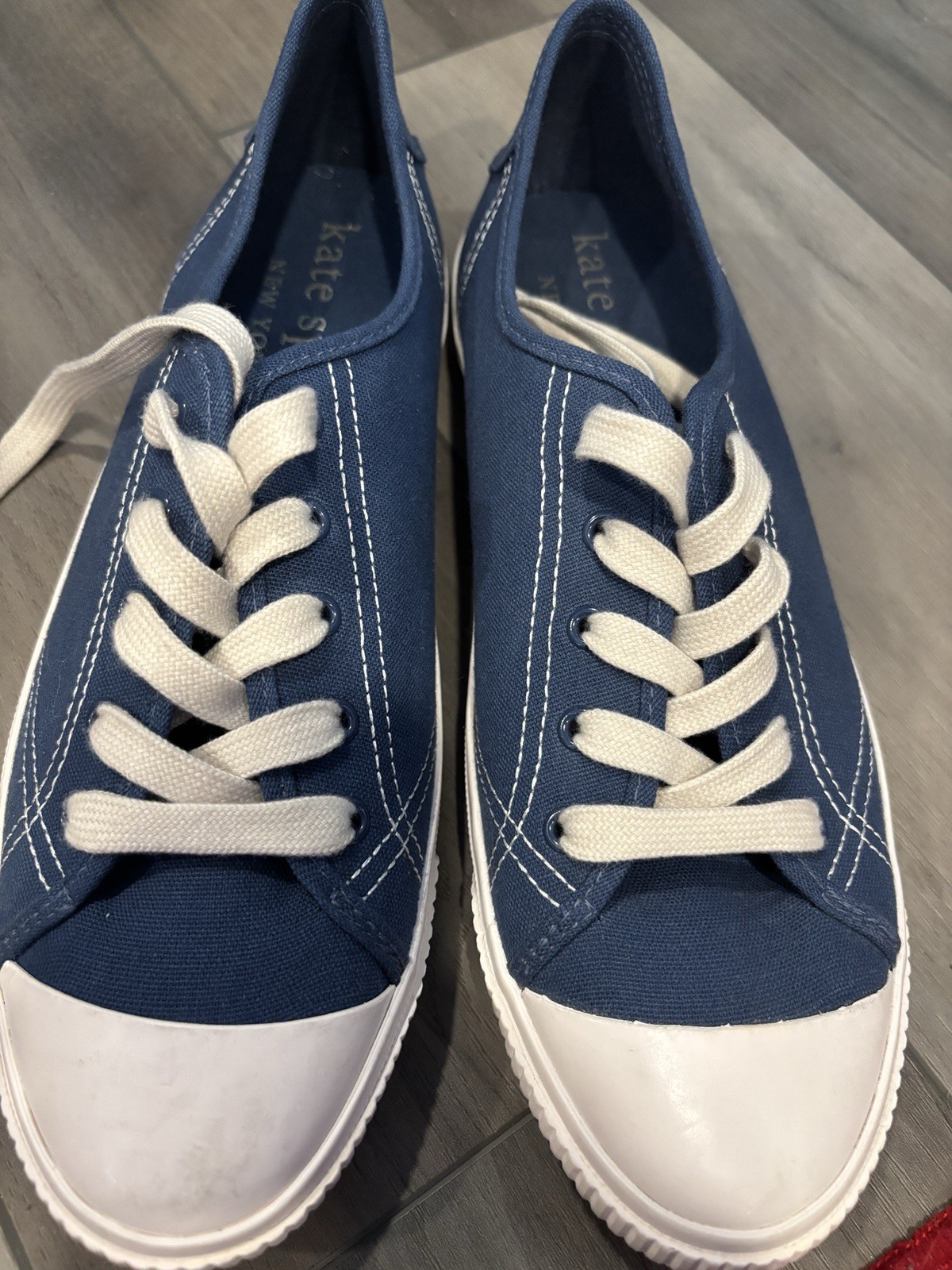 Kate Spade “Tennison” 10B Navy And White