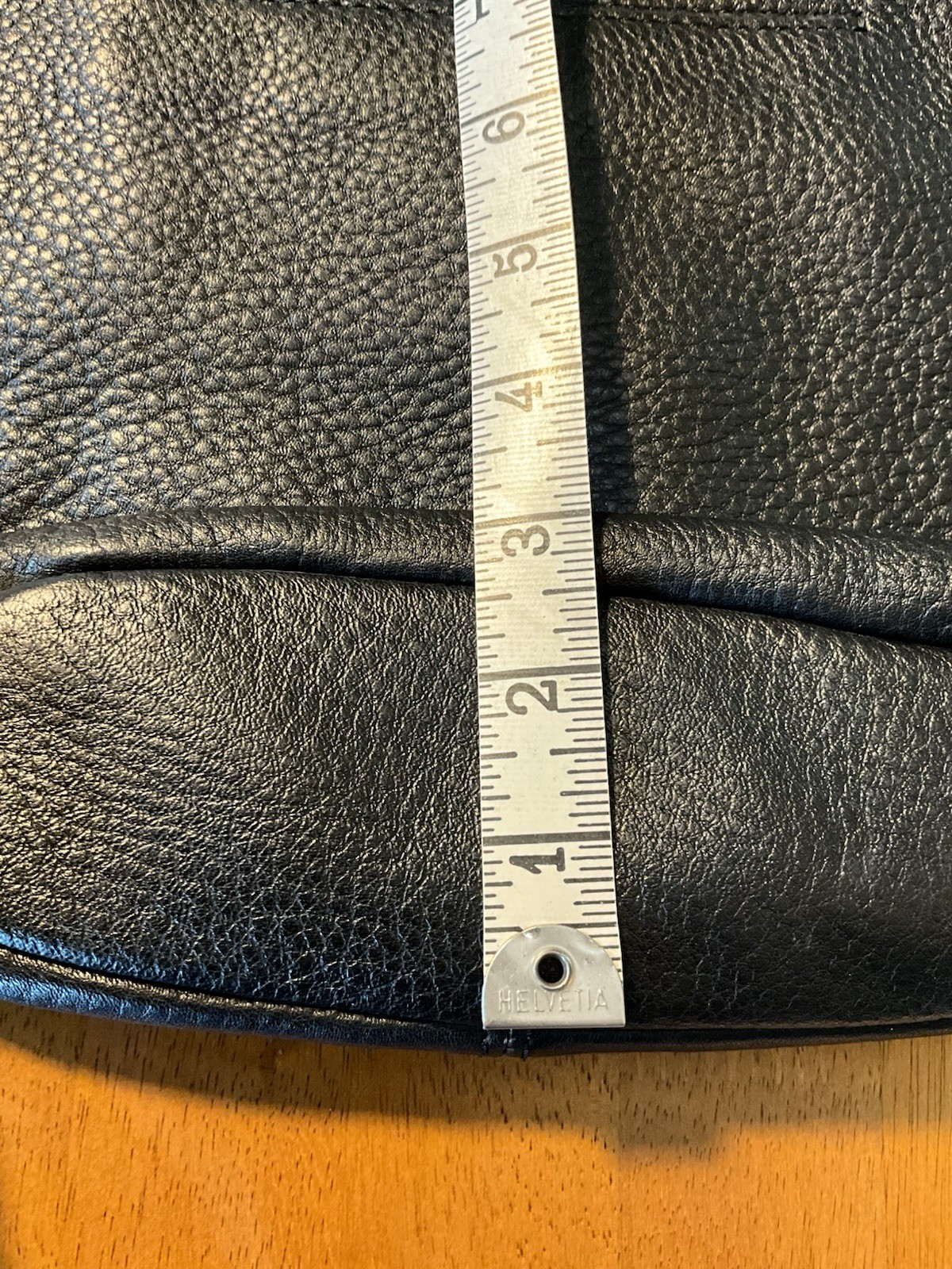 The Sak Laurel Crossbody Bag Classic Black Pebbled Leather Purse Travel Everyday