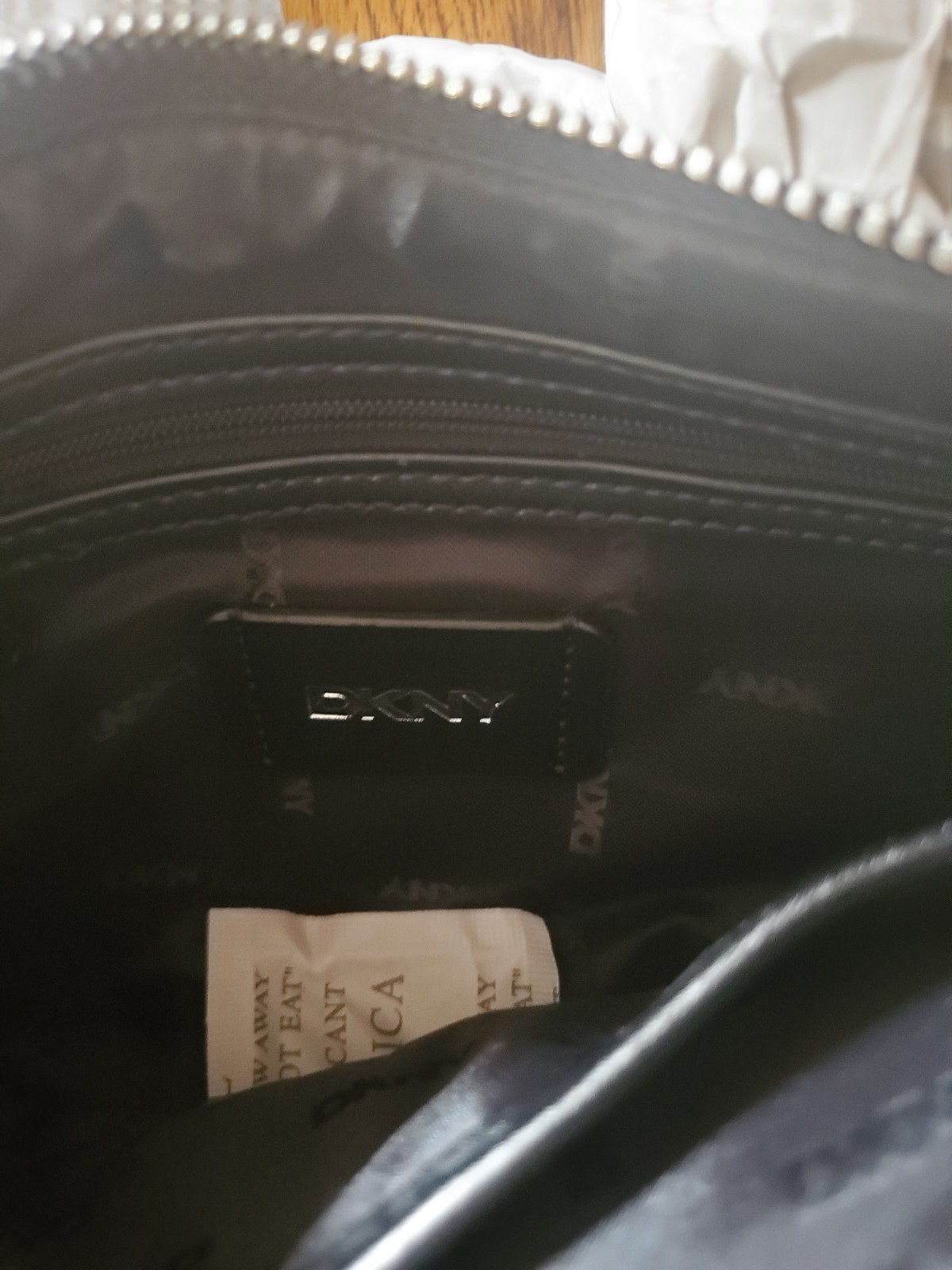 NWT DKNY ADORABLE WHITE /BLACK/RED GRAFFITI BAG Perfect For Your Essentials💄