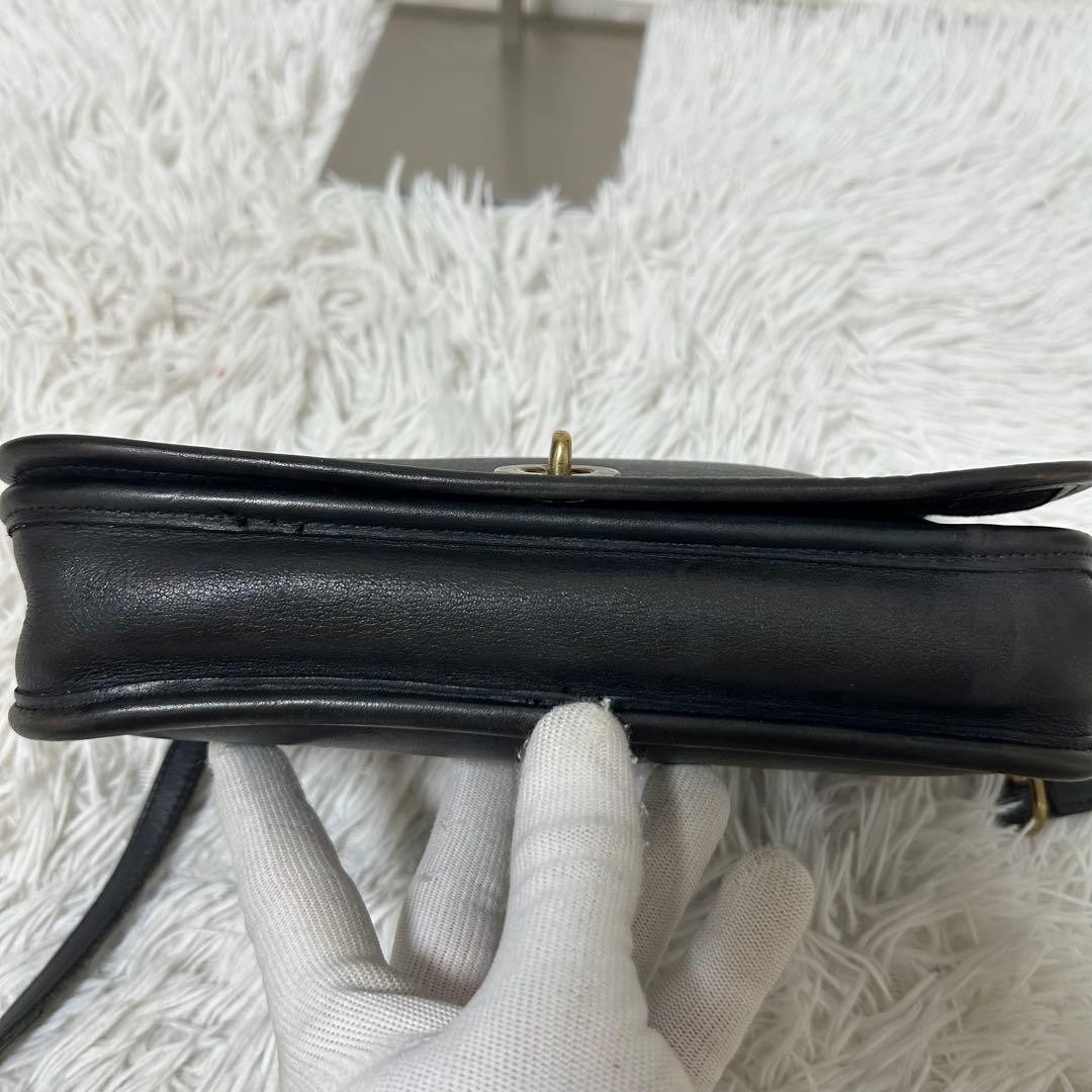 Excellent condition Turn Lock Flap Old Coach Black Leather Item Unisex from Japa