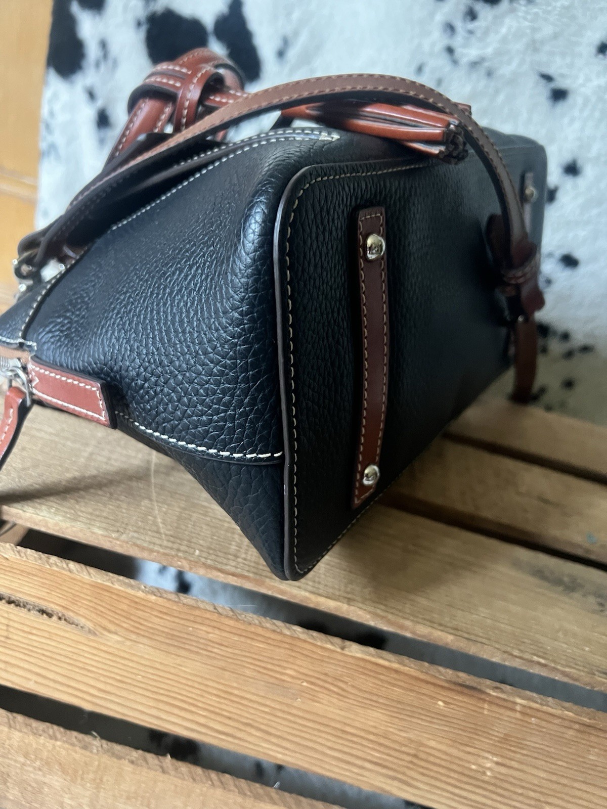 Dooney & Bourke Blk Pebble Grain/Florentine Leather Zip Top Cambridge Satchel