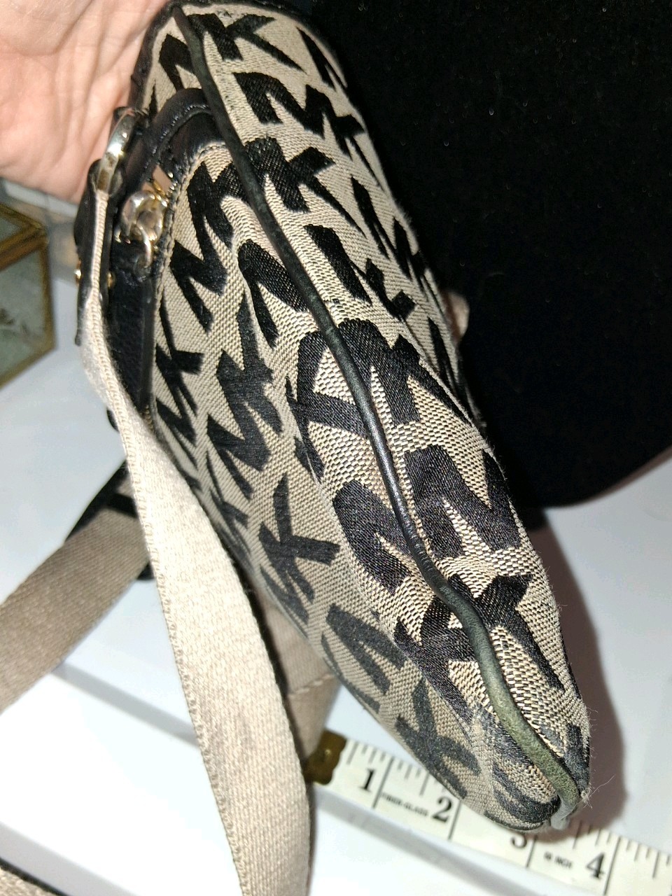Michael Kors MK Logo Small Crossbody Bag Beige/Black Zip, Lined, Outer Pockets