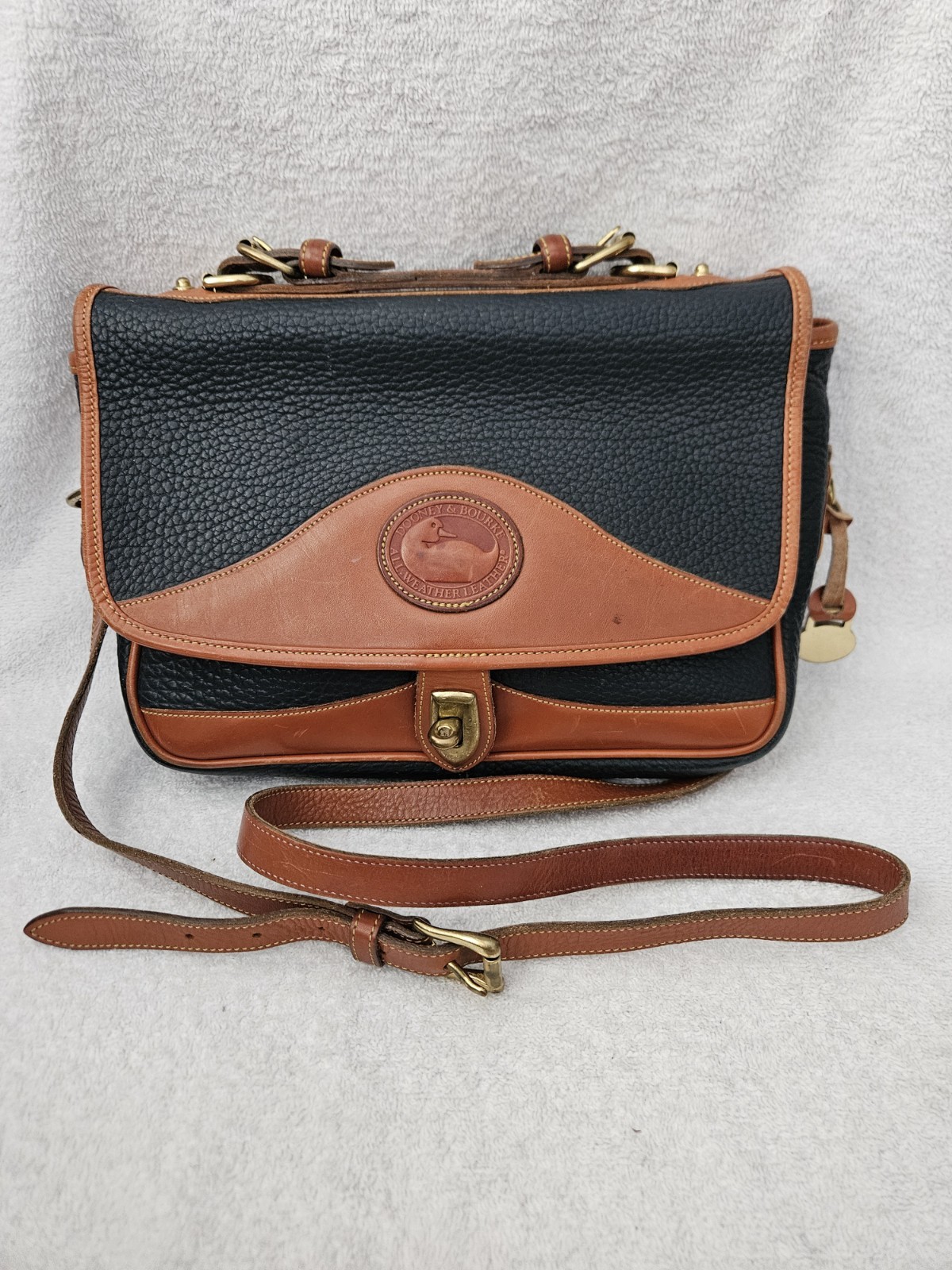 Dooney & Bourke Vtg Carrier Shoulder Bag Duck all weather Navy Blue EUC