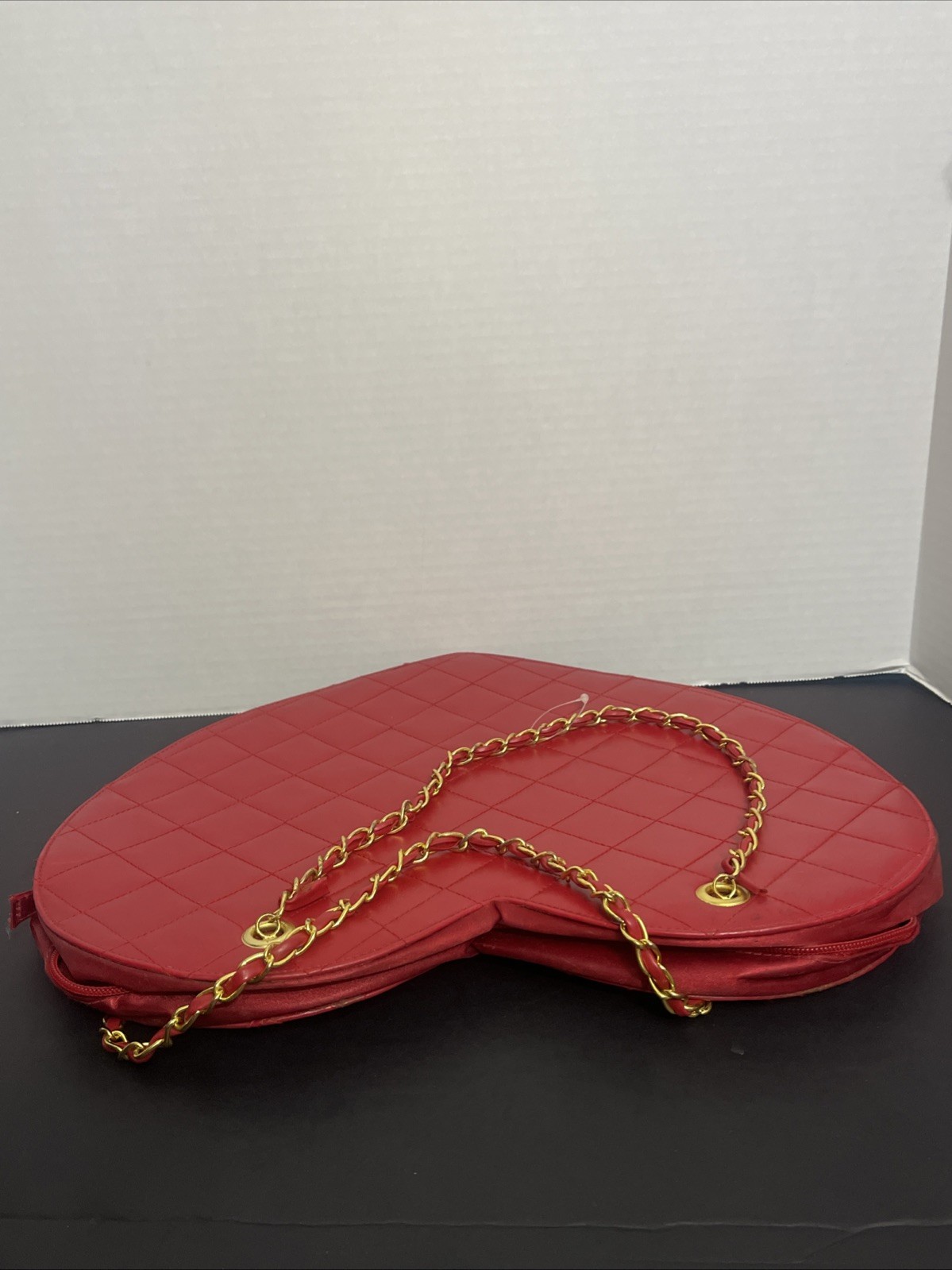 FREDERICK OF HOLLYWOOD RED HEART QUILT DESIGN PURSE GOLD TONE CHAIN VALENTINE