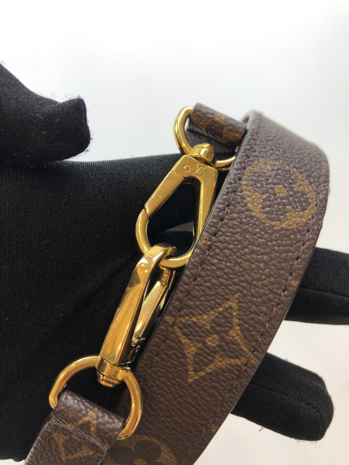Louis Vuitton Montaigne MM Monogram Canvas Authentic Handbag With Lock