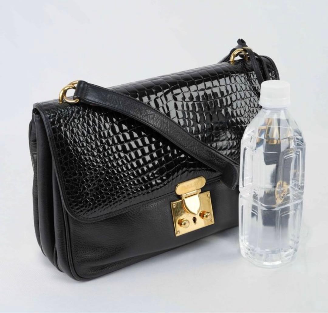 Excellent Condition BALLY Shoulder Bag Crocodile Pattern Leather Enamel with Loc