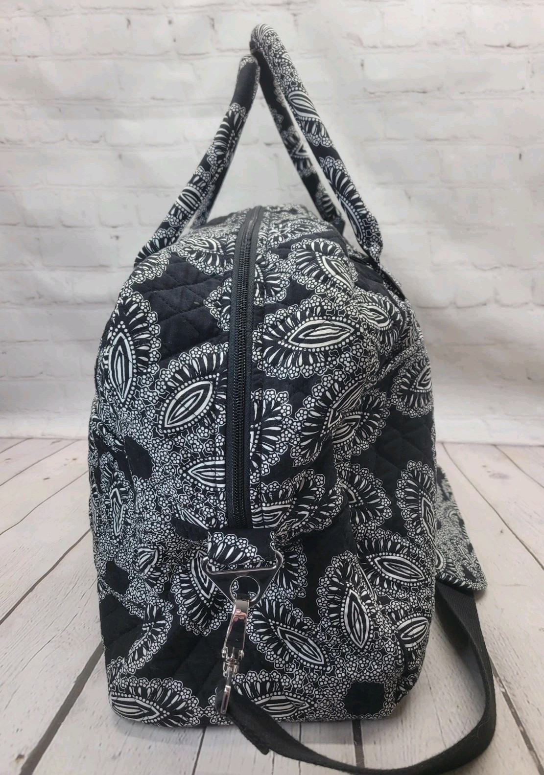 Vera Bradley Weekender Duffel Bag – Blanco Bouquet Floral Black & White