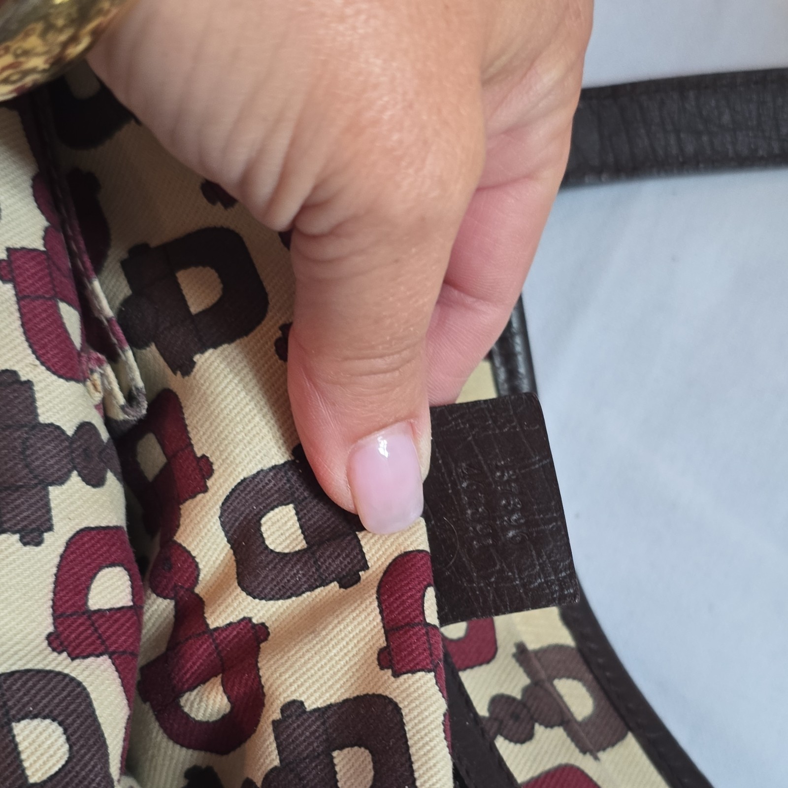 Gucci GG Pattern Web Stripe Tote Bag Beige/Brown w/ Gold Hardware Zip Bag Charm